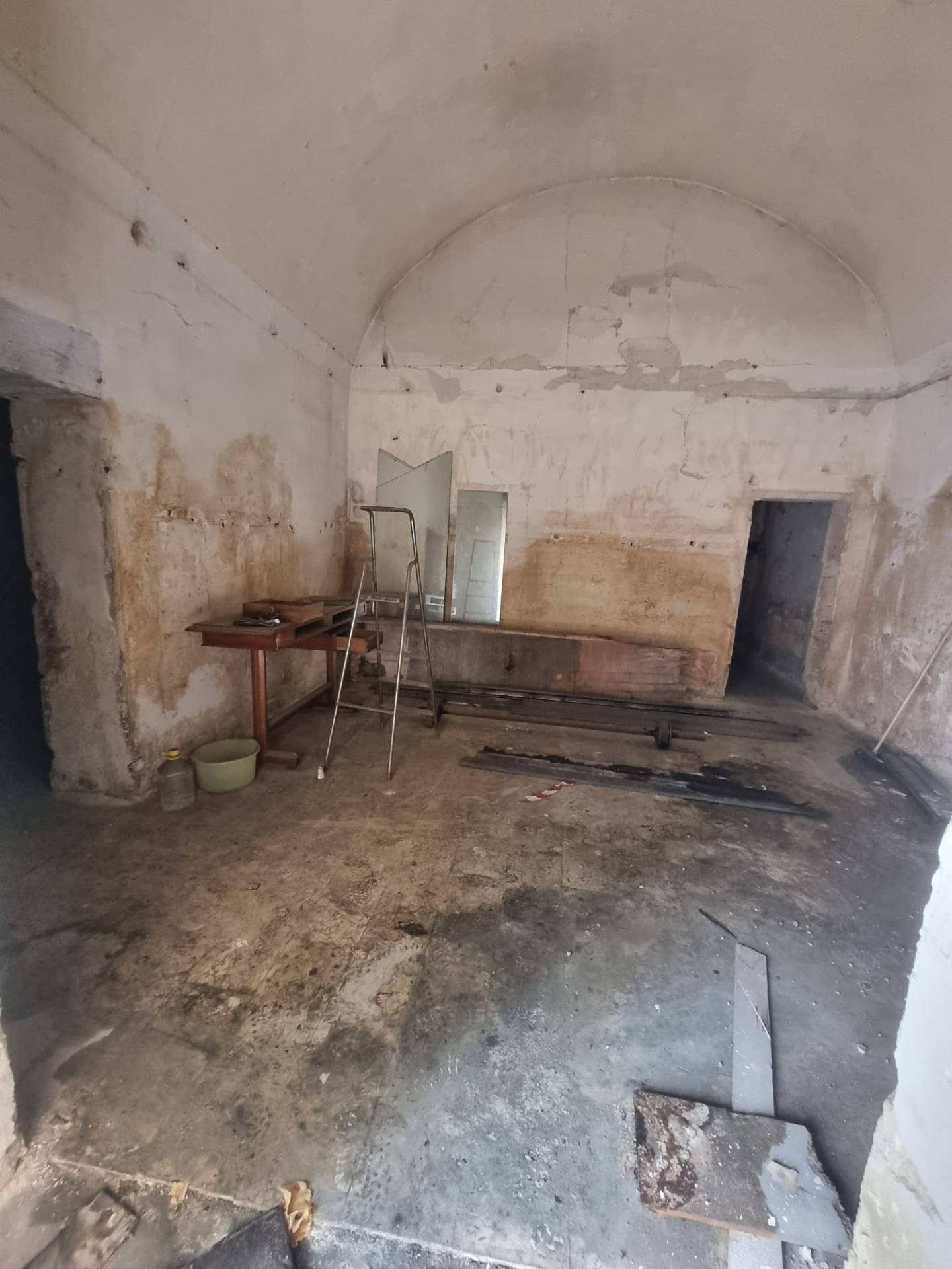 Locale commerciale in vendita a Taranto, Borgo