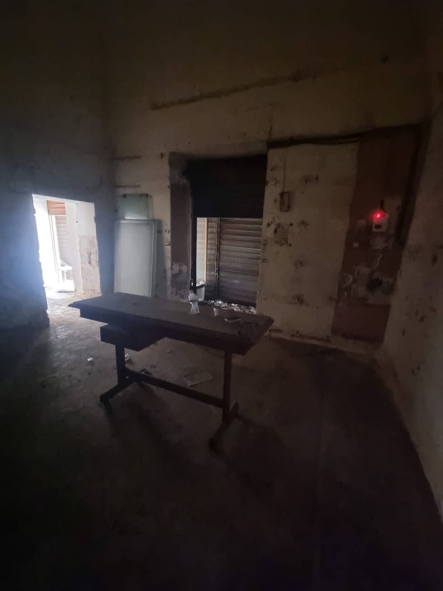 Locale commerciale in vendita a Taranto, Borgo