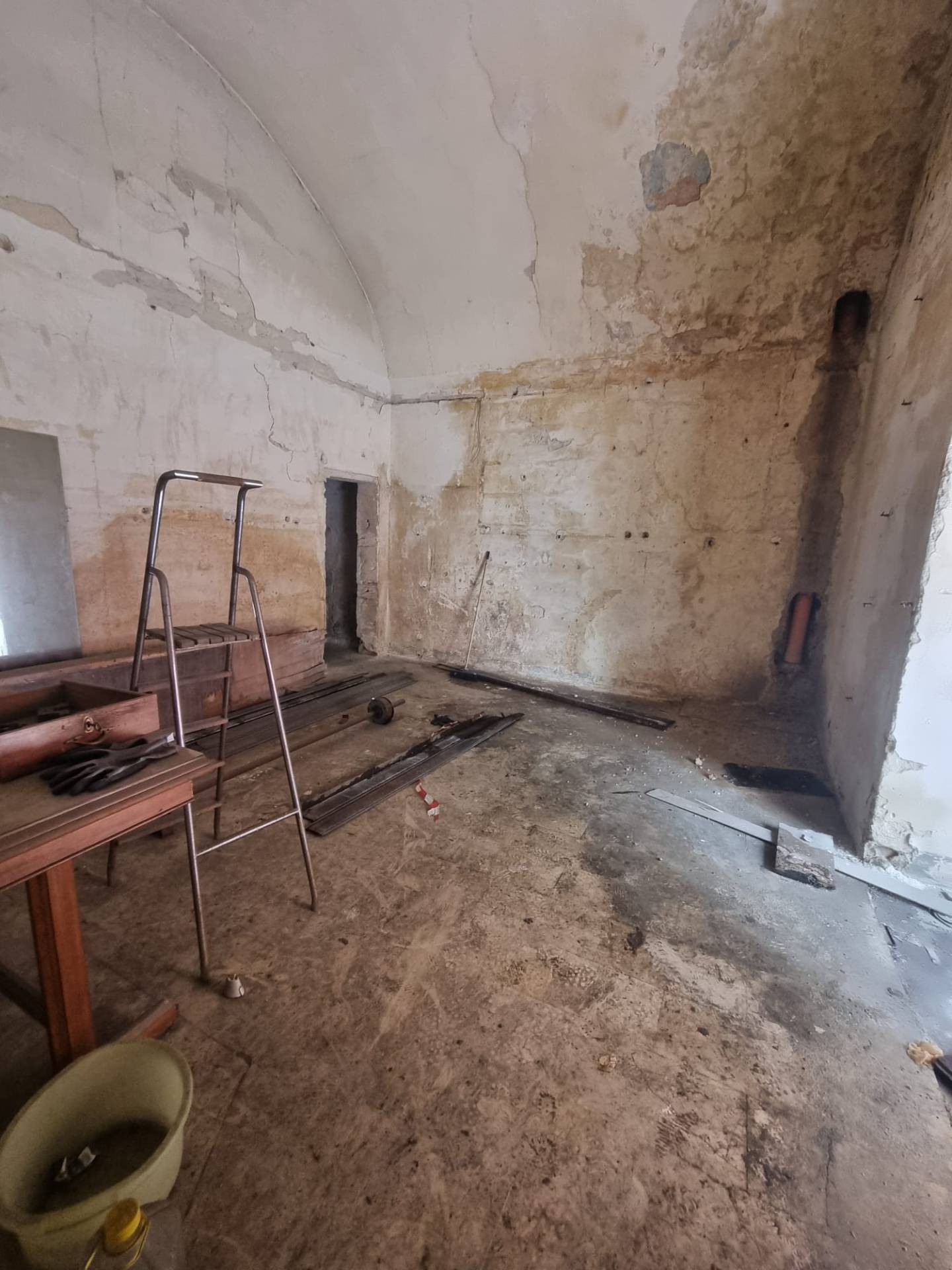 Locale commerciale in vendita a Taranto, Borgo