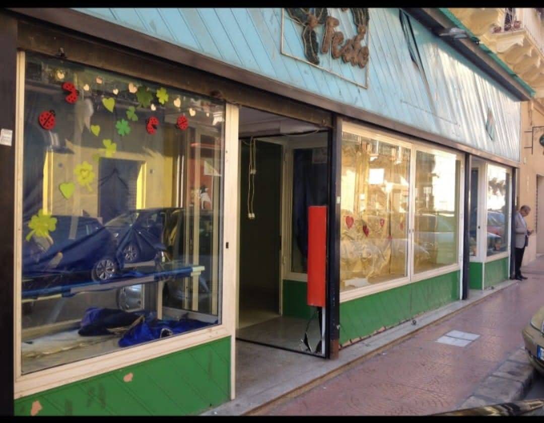 Locale commerciale in vendita a Taranto, Borgo