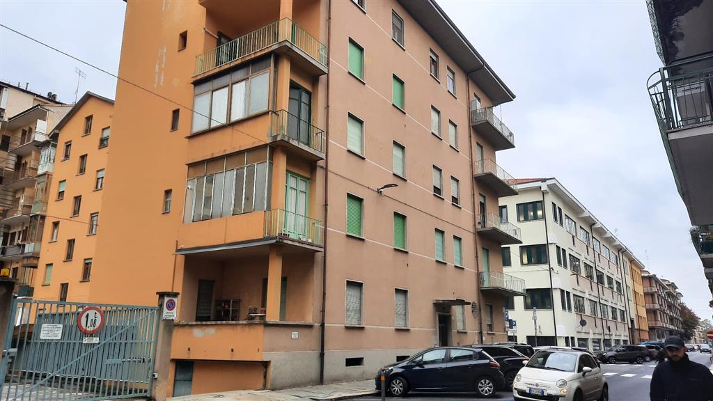 Appartamento con terrazzo in via schiapparelli 9, Cuneo