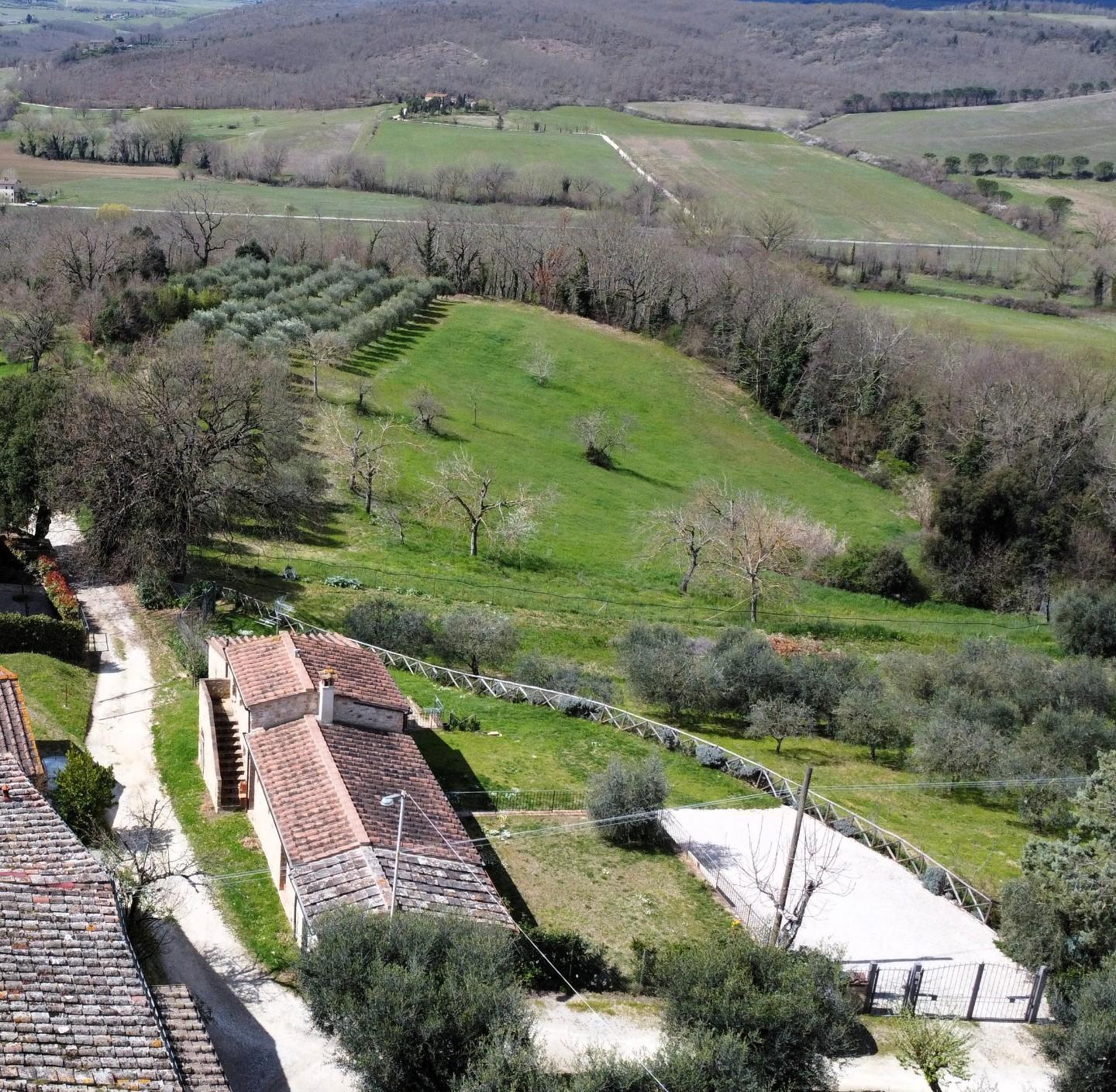 Rustico con giardino a Colle di Val d'Elsa
