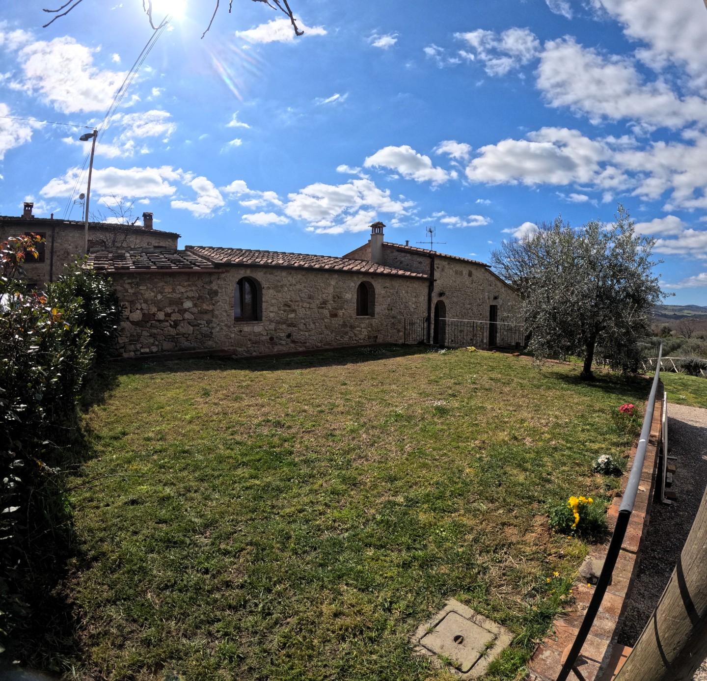 Rustico con giardino a Colle di Val d'Elsa