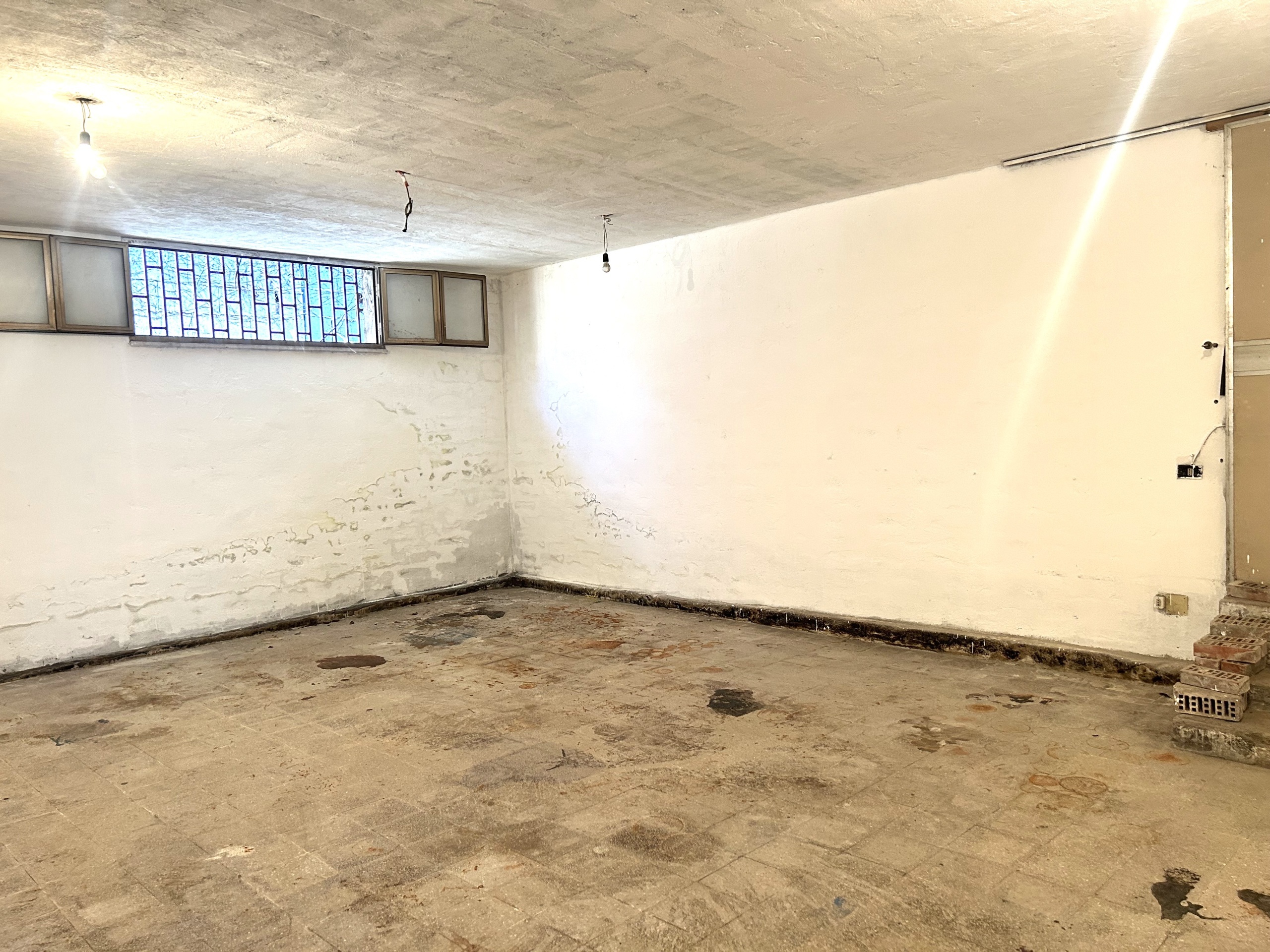 Locale commerciale in vendita in via porta romana 5-7, Terracina