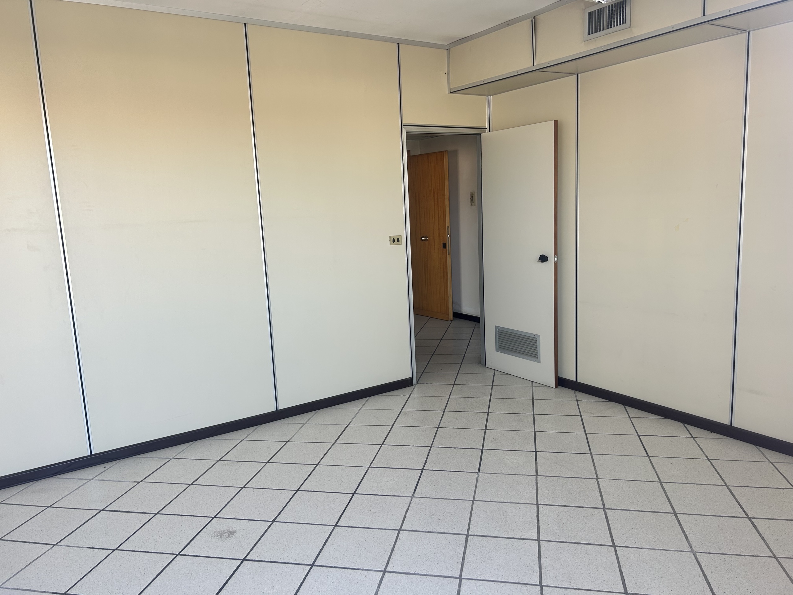 Ufficio con terrazzo in via delle arene 234, Terracina