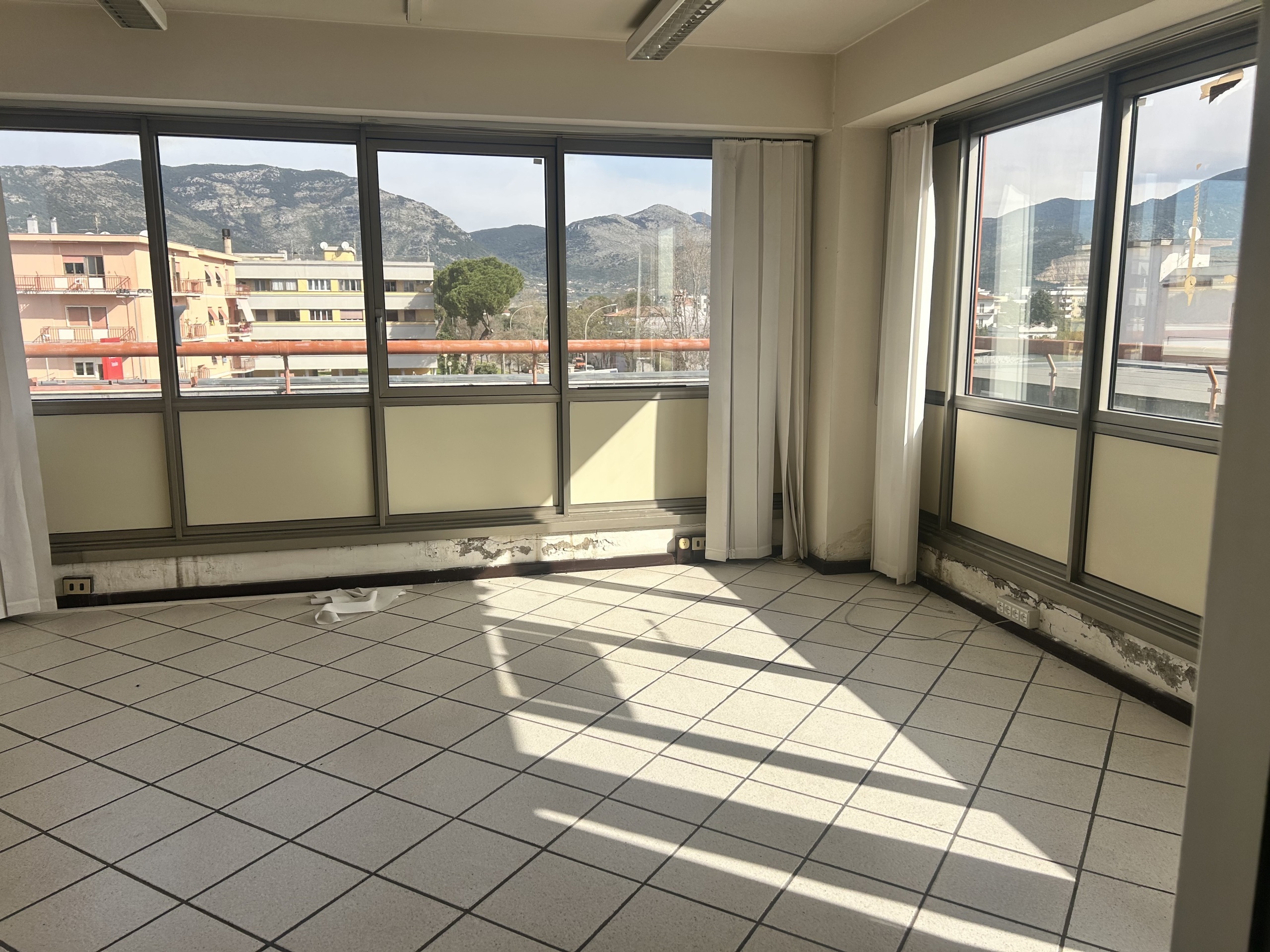 Ufficio con terrazzo in via delle arene 234, Terracina