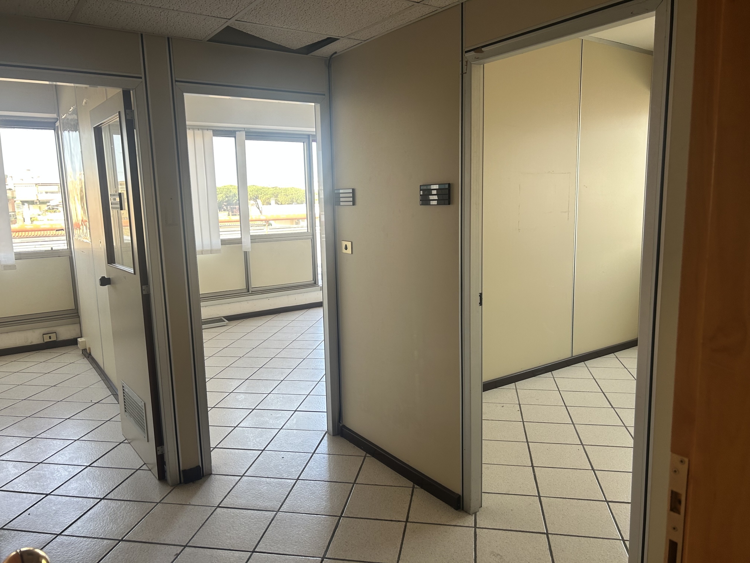 Ufficio con terrazzo in via delle arene 234, Terracina