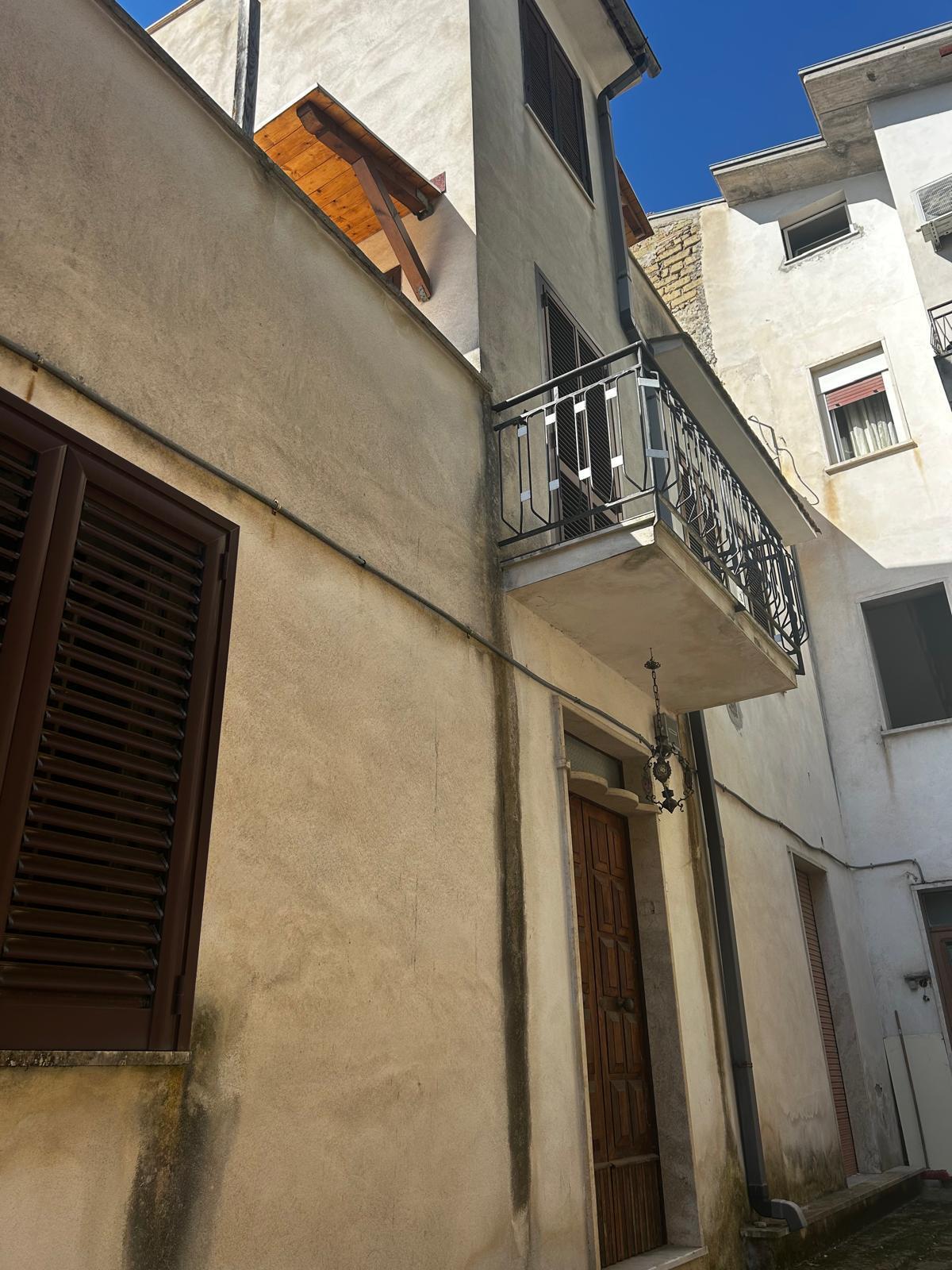 Stabile/Palazzo con terrazzi in via oliveti 20, Monte San Biagio