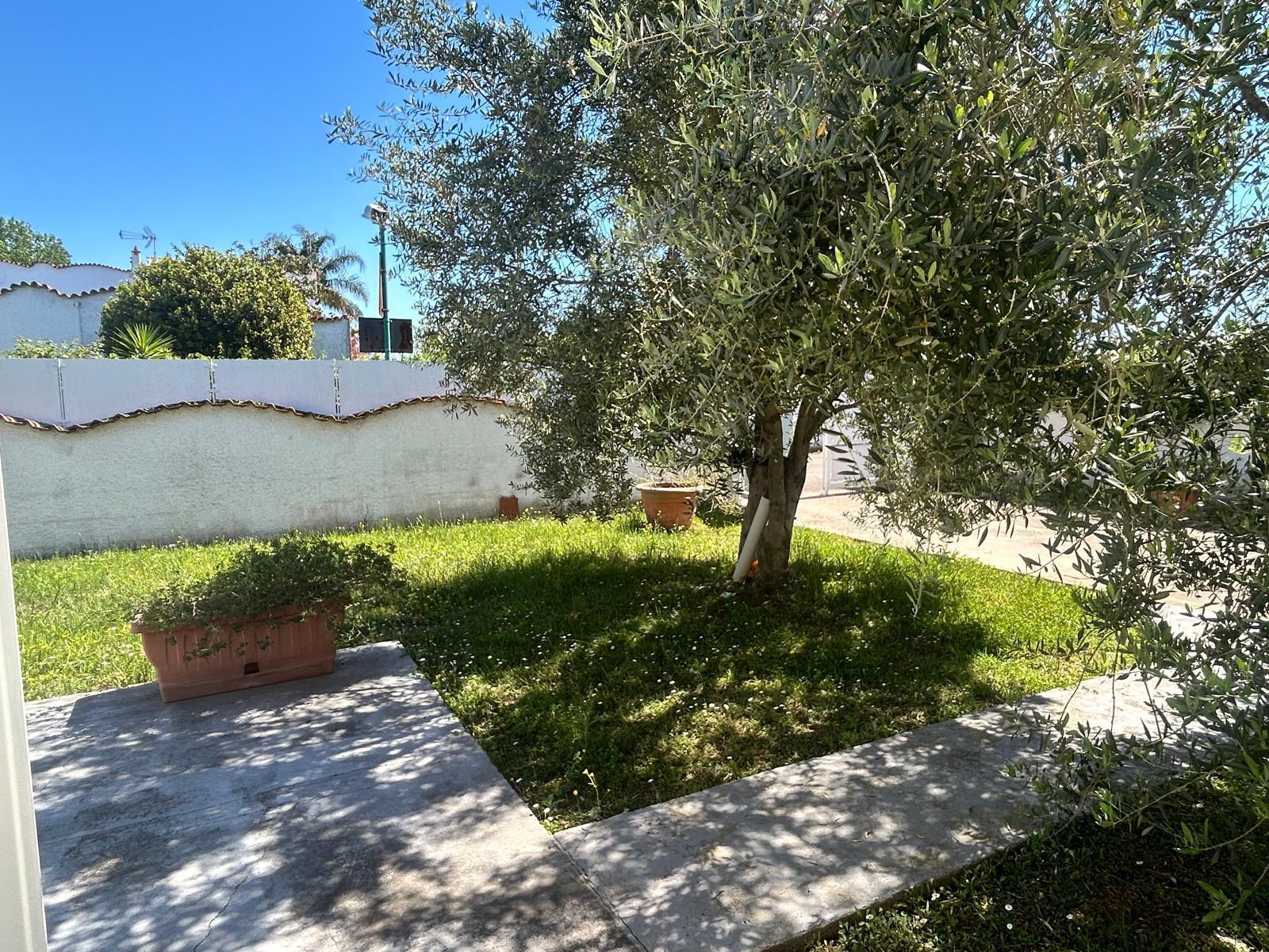 Casa indipendente con giardino in villaggio del sisto 54, Terracina
