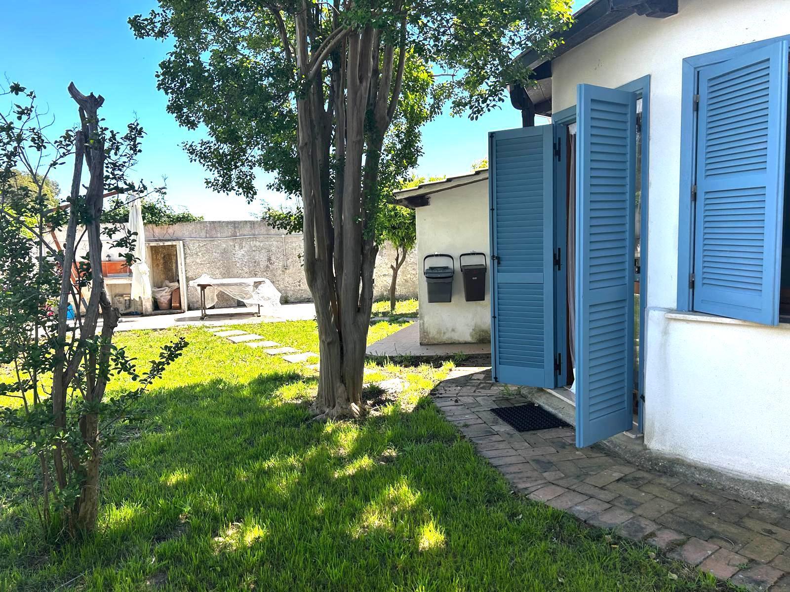 Villa con giardino in via giacomo leopardi 63, San Felice Circeo