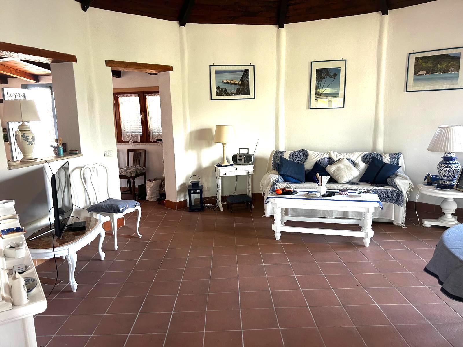 Villa con giardino in via giacomo leopardi 63, San Felice Circeo