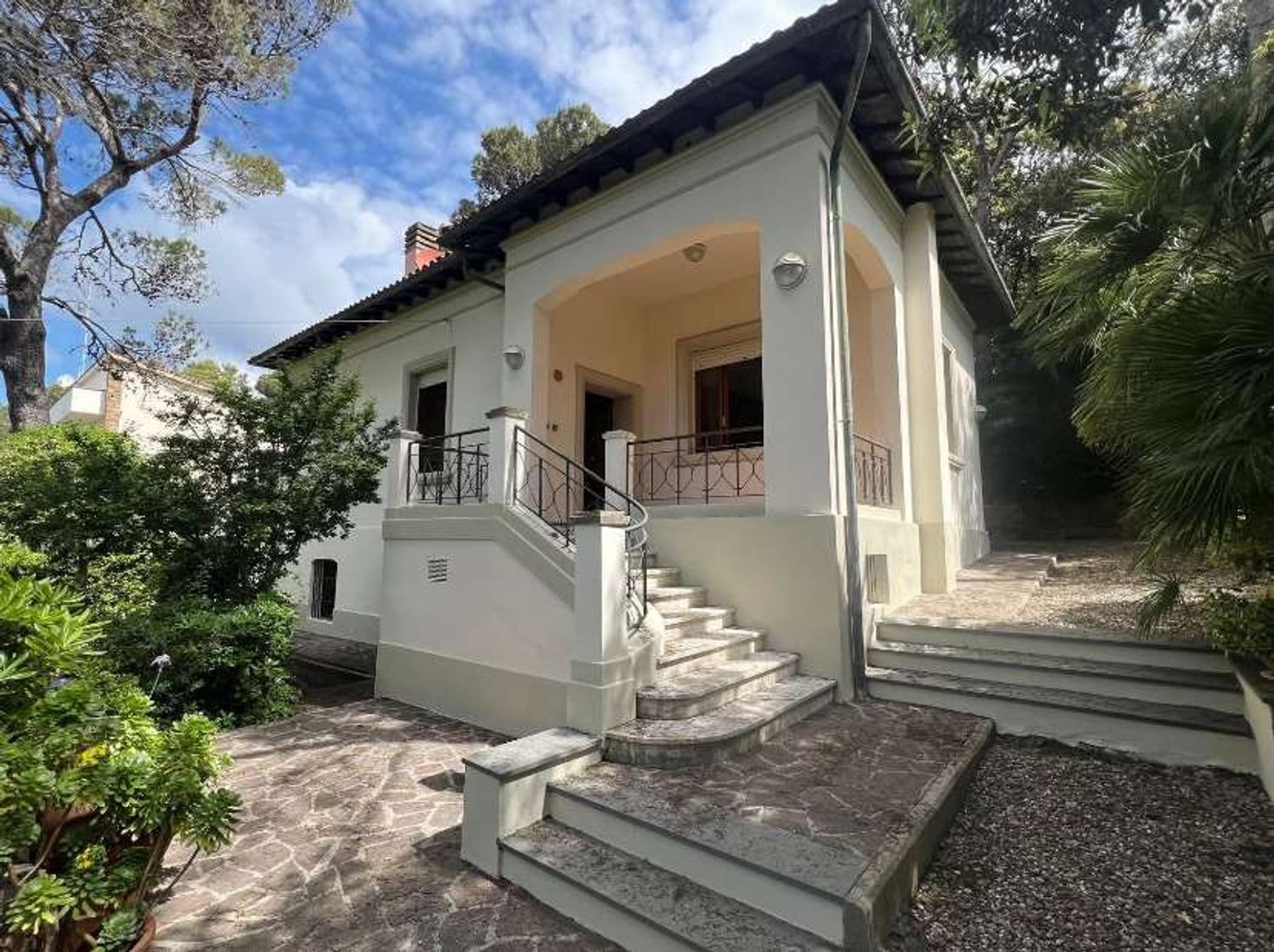 Villa con giardino a Livorno