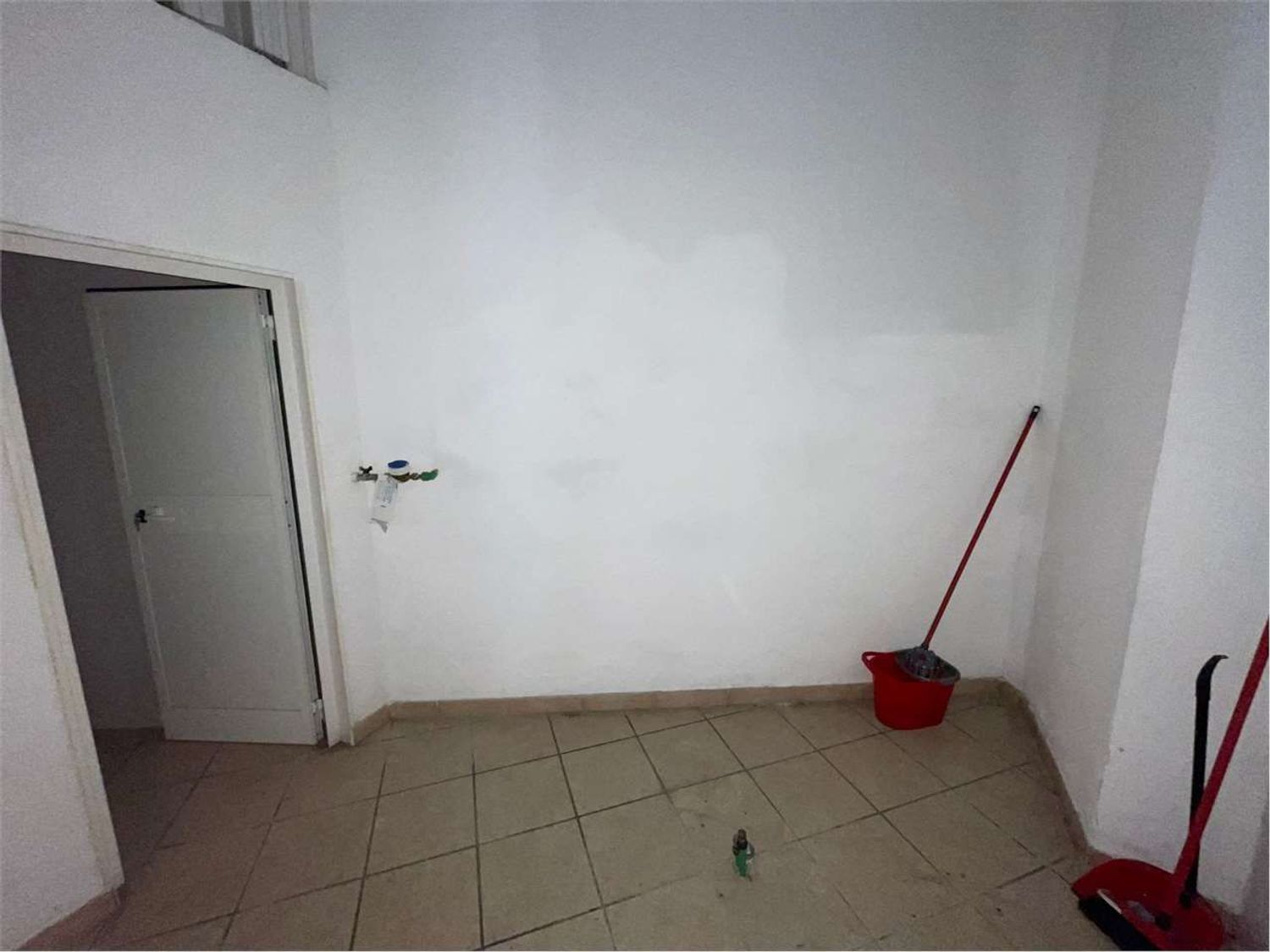 Locale commerciale in affitto a Livorno