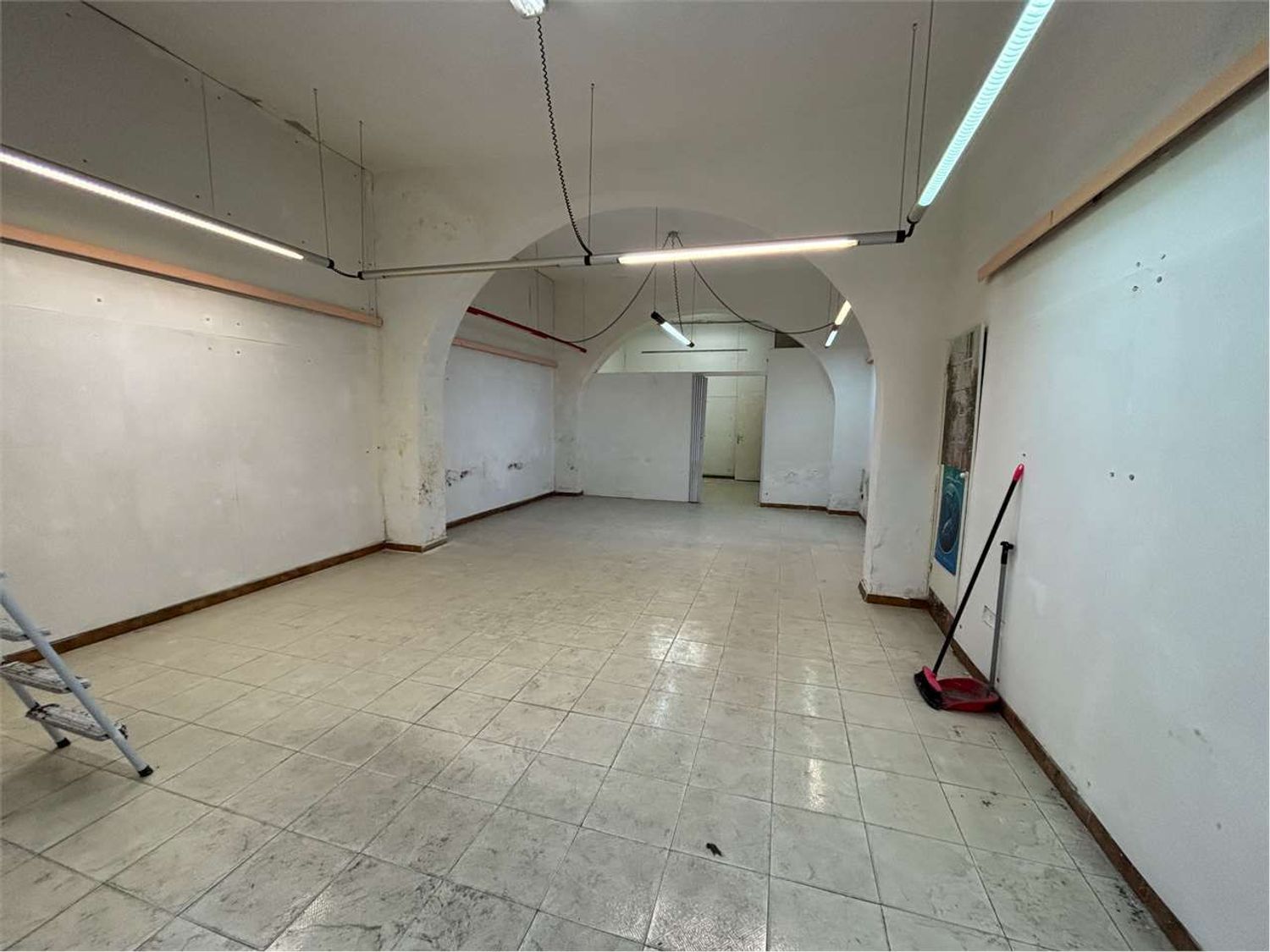 Locale commerciale in affitto a Livorno