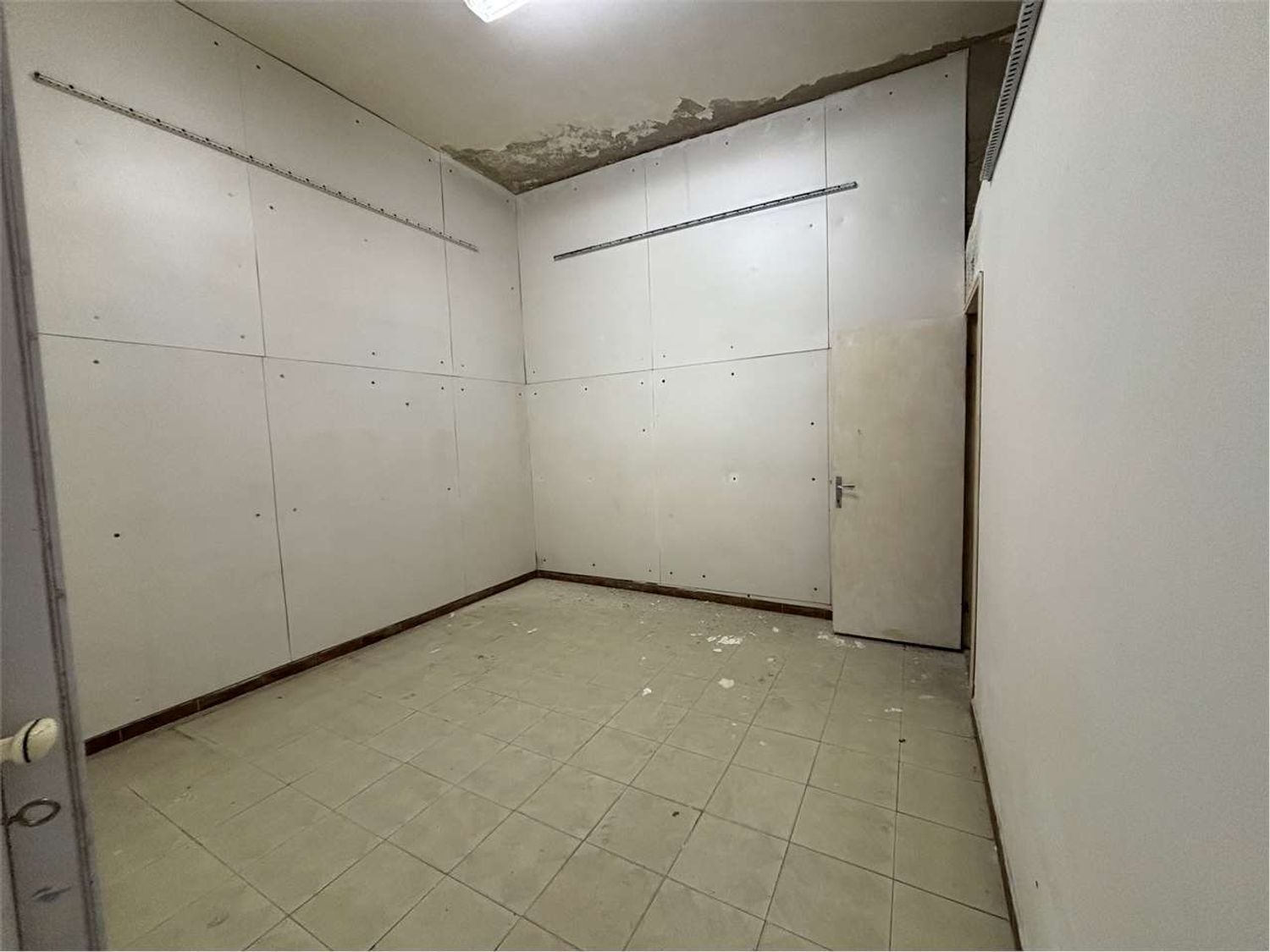 Locale commerciale in affitto a Livorno