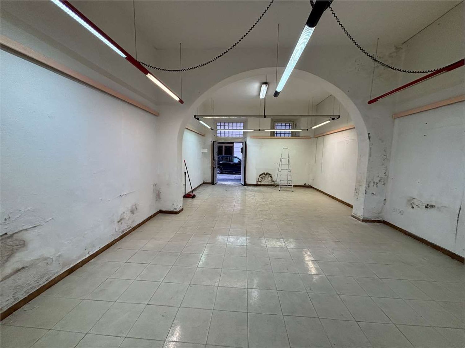 Locale commerciale in affitto a Livorno