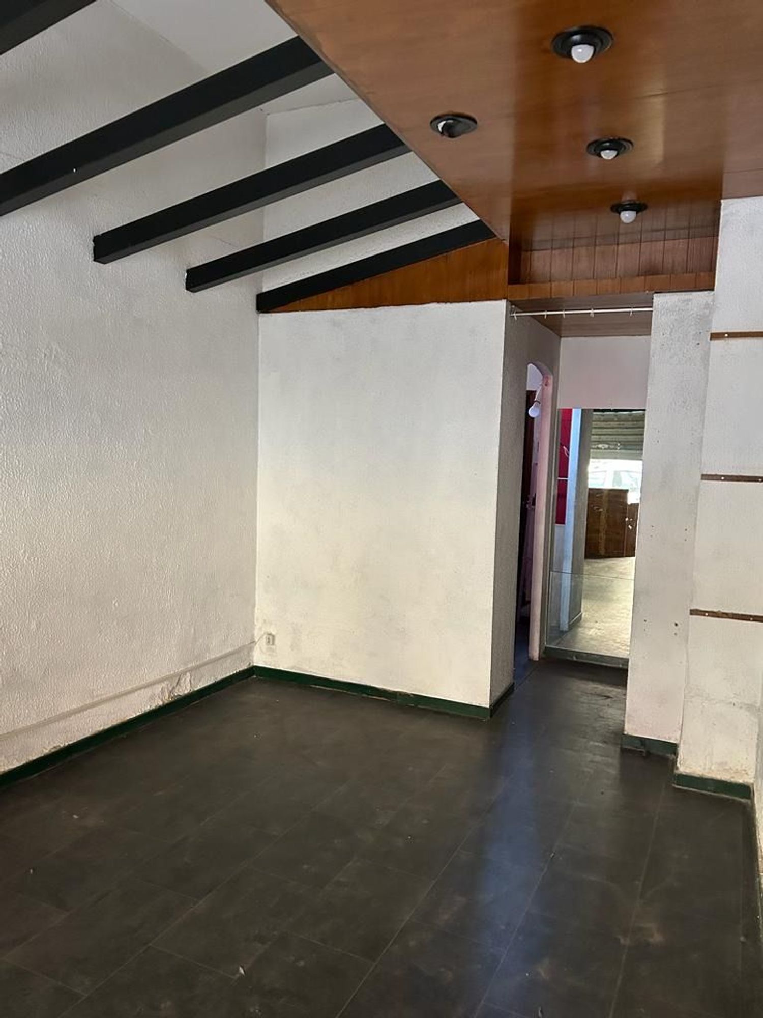 Locale commerciale in vendita a Livorno