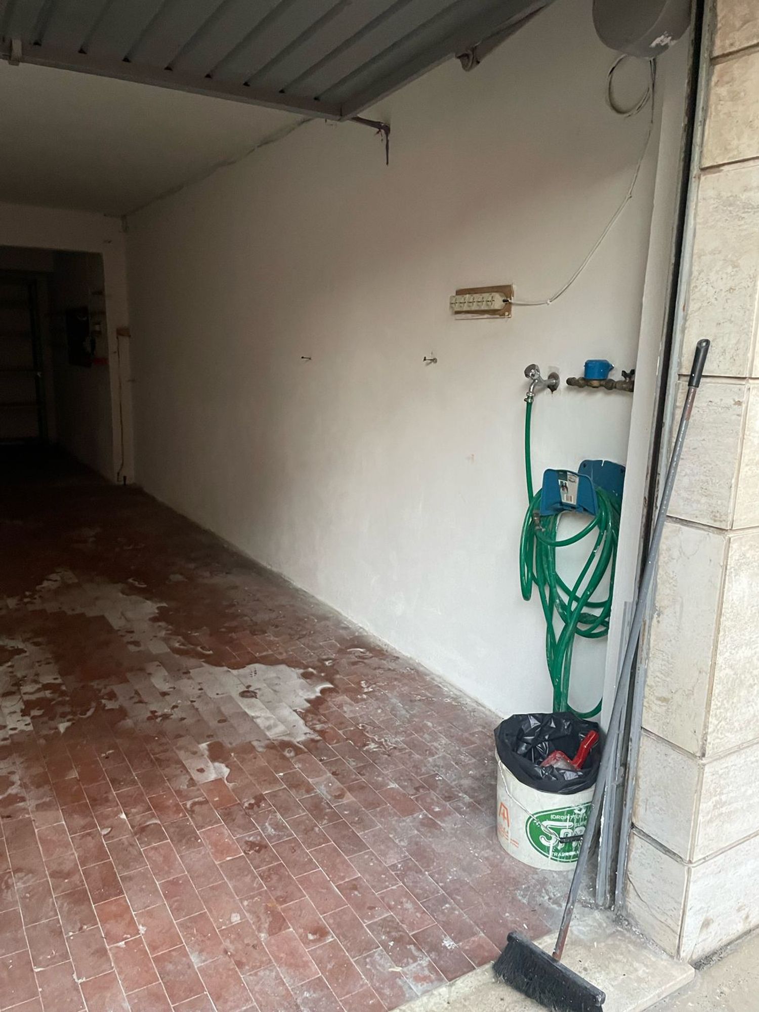 Box/Garage 25mq in affitto a Livorno