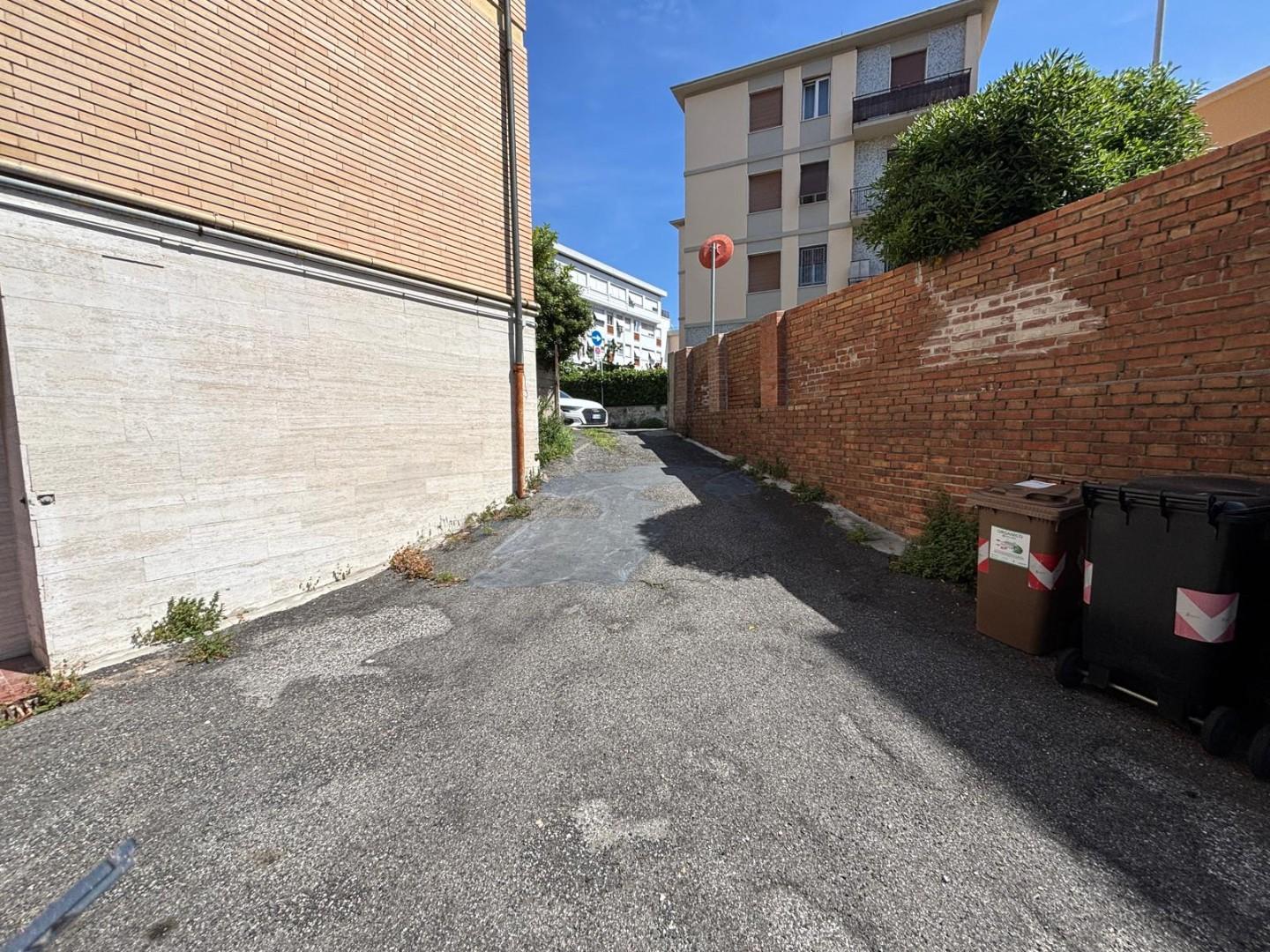 Box/Garage 70mq in affitto, Livorno mastacchi