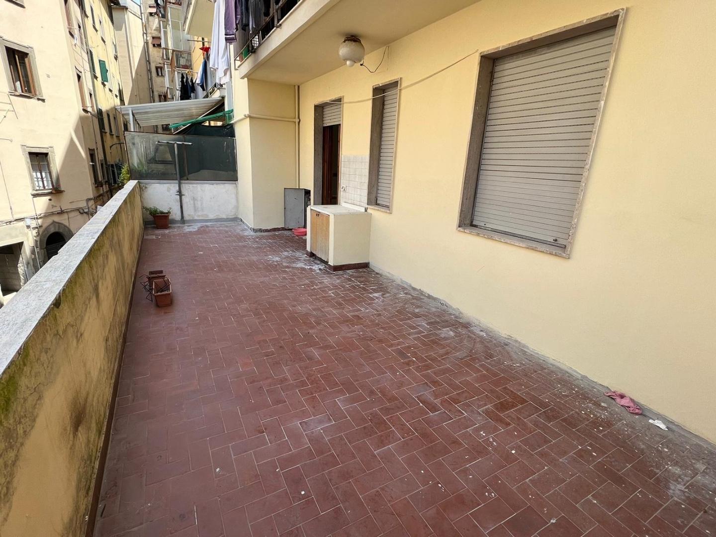 Appartamento con terrazzo, Livorno centro