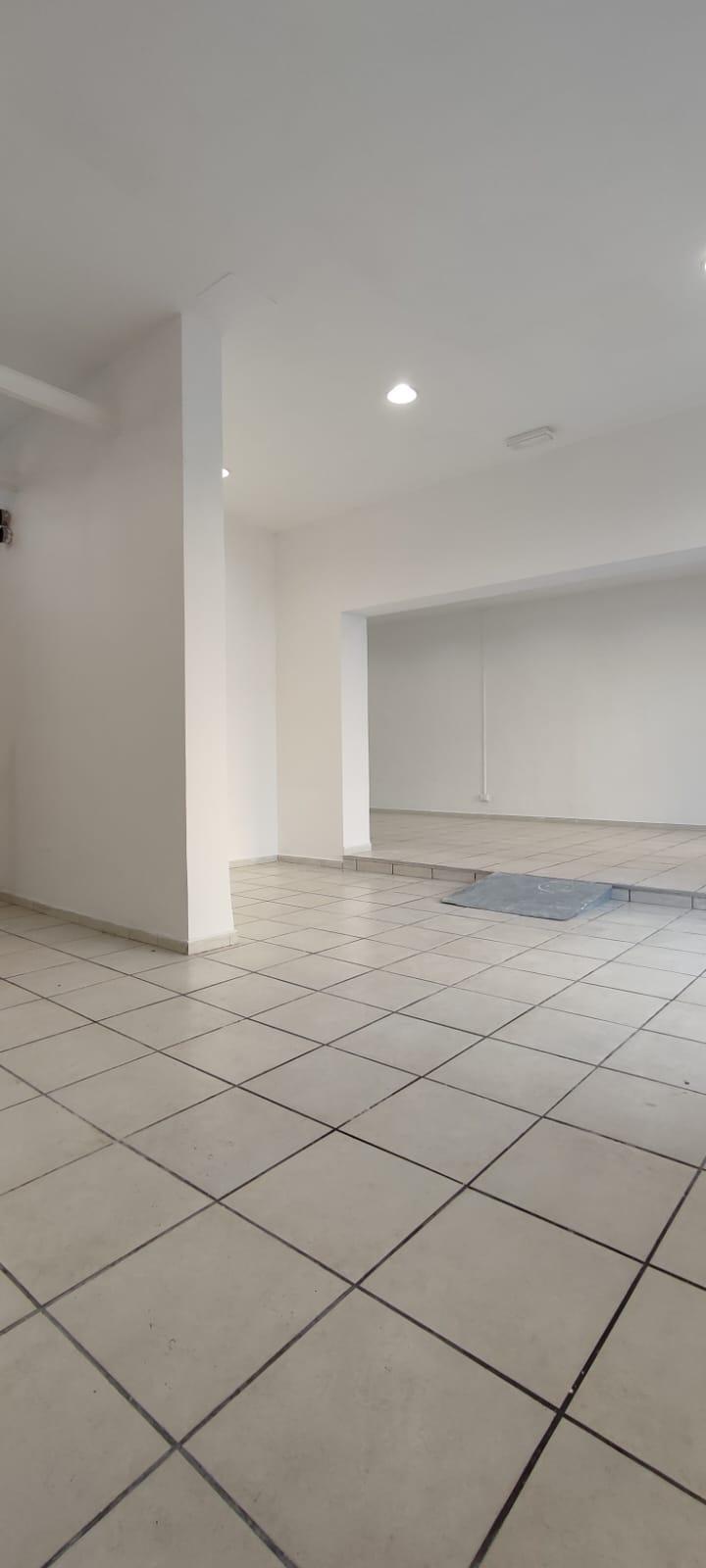Locale commerciale in affitto a Livorno