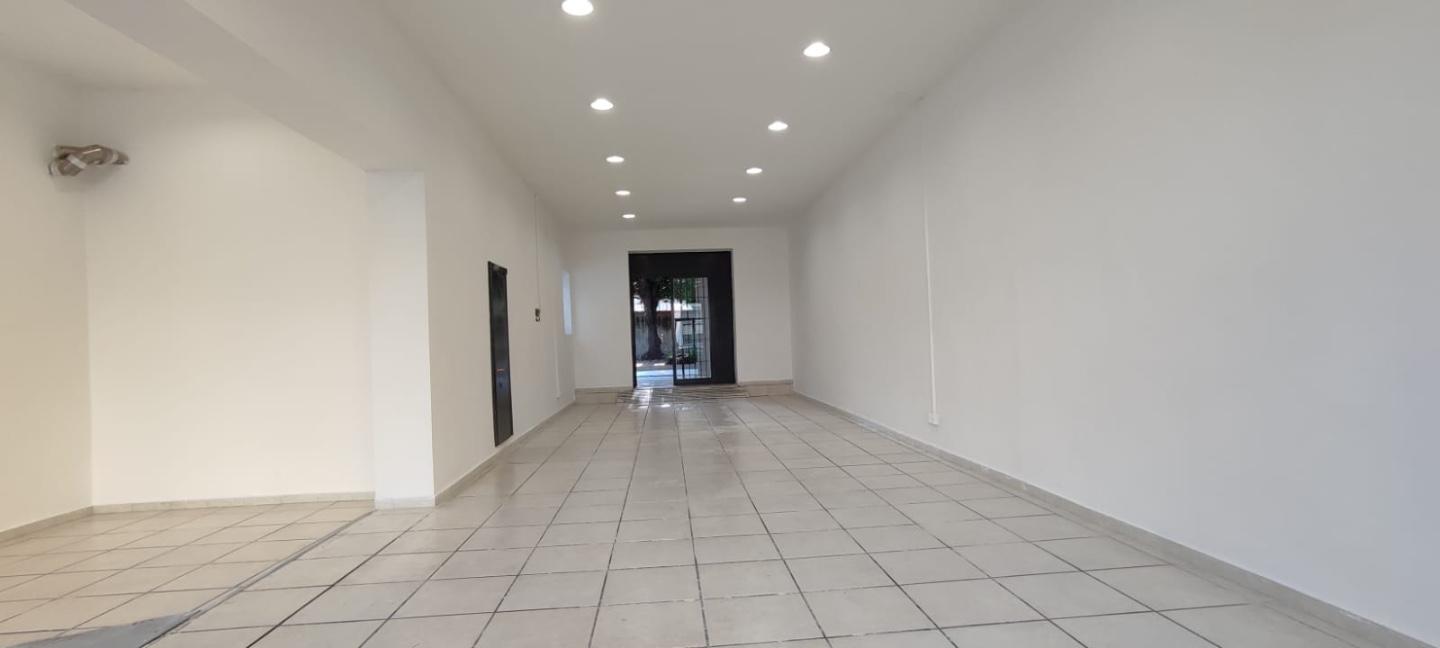 Locale commerciale in affitto a Livorno