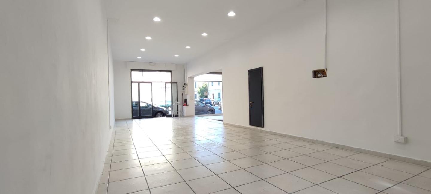Locale commerciale in affitto a Livorno