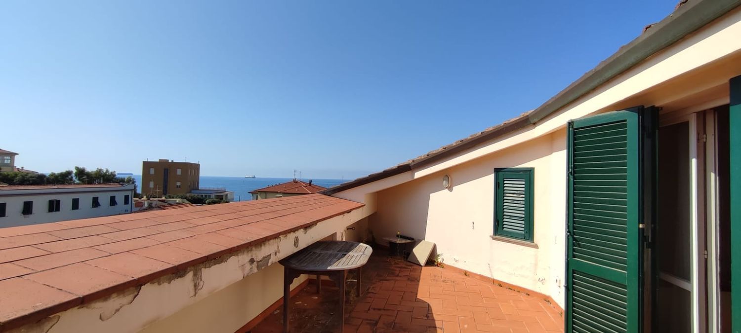 Casa indipendente con terrazzo, Livorno antignano