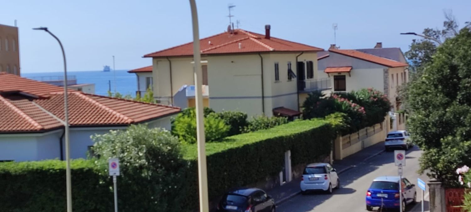 Casa indipendente con terrazzo, Livorno antignano