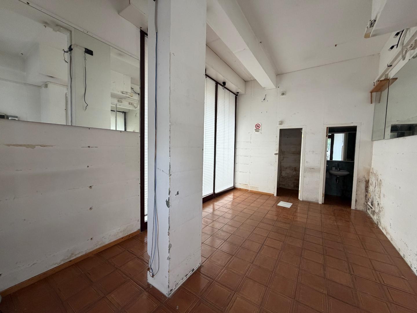 Locale commerciale in affitto a Livorno