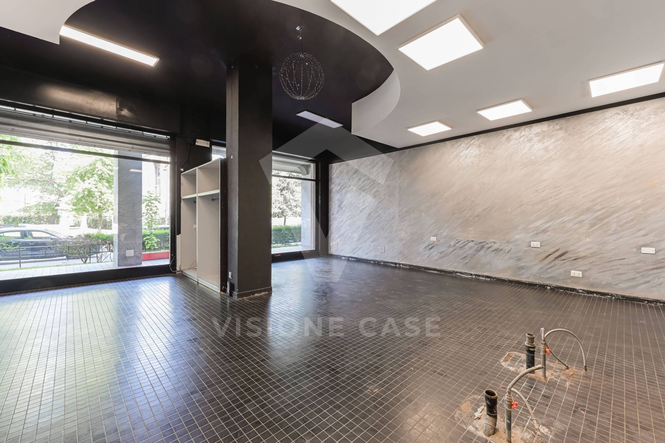 Locale commerciale in vendita a Opera