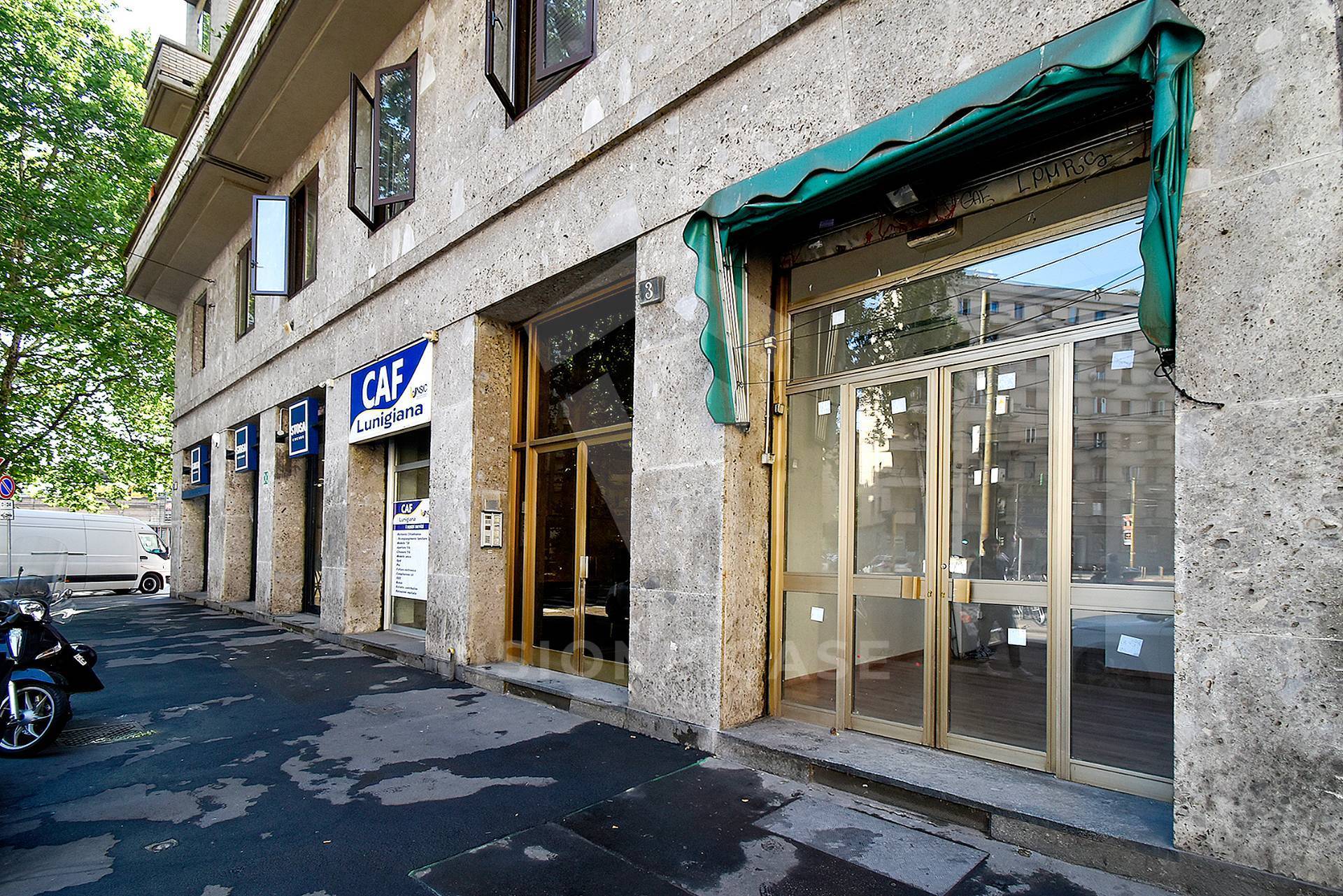 Locale commerciale in affitto a Milano, Stazione Centrale