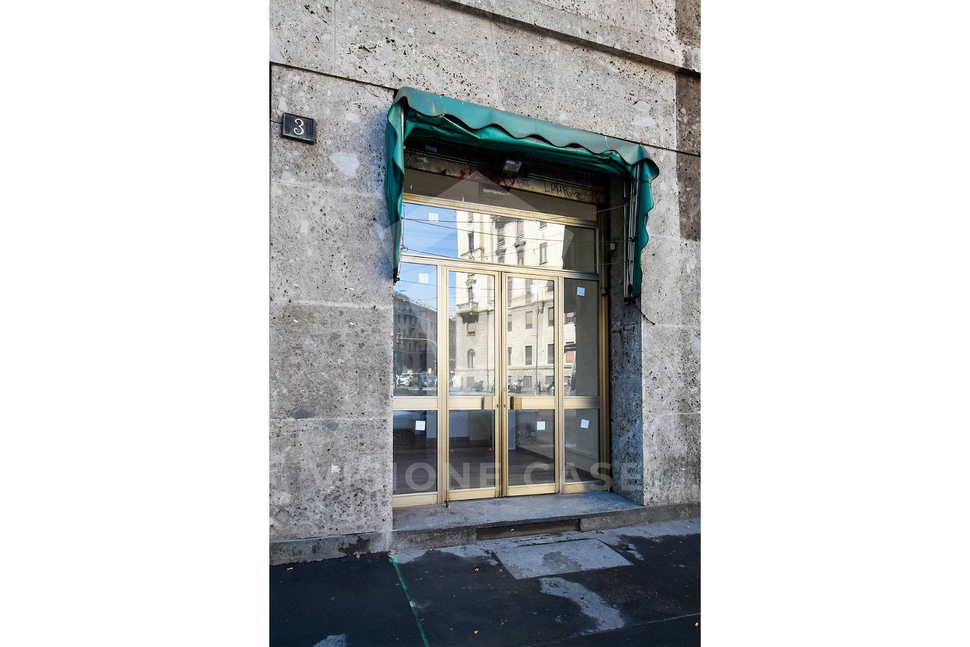 Locale commerciale in affitto a Milano, Stazione Centrale