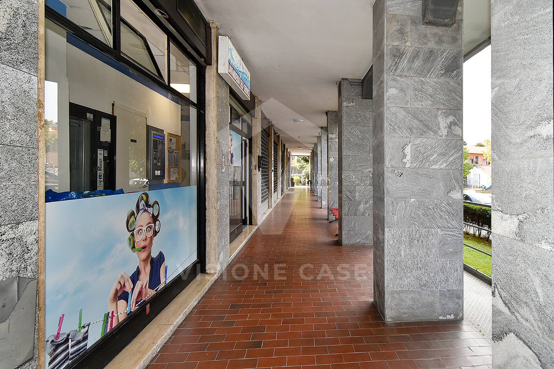 Locale commerciale in vendita a Opera