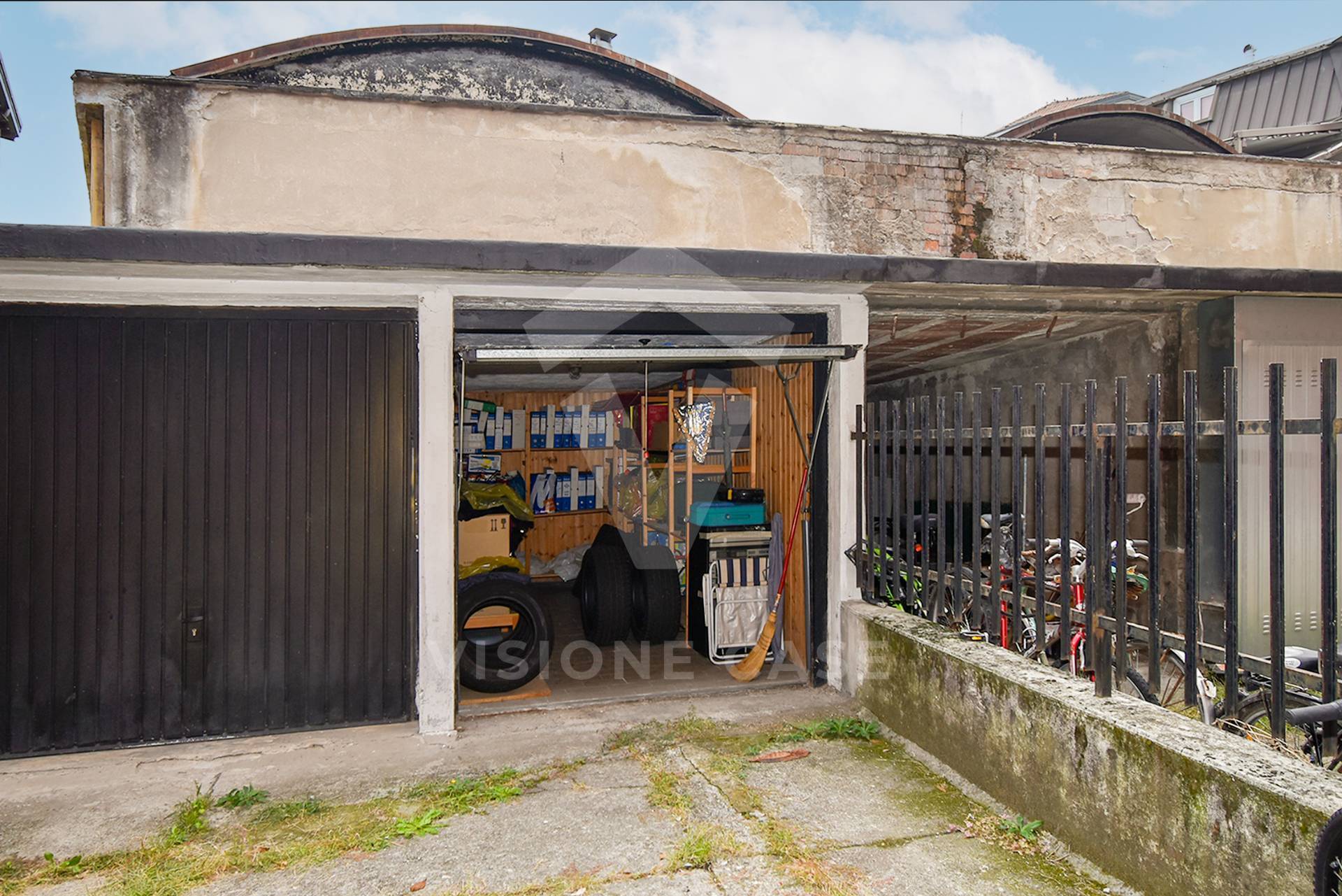 Box o garage in vendita a Opera