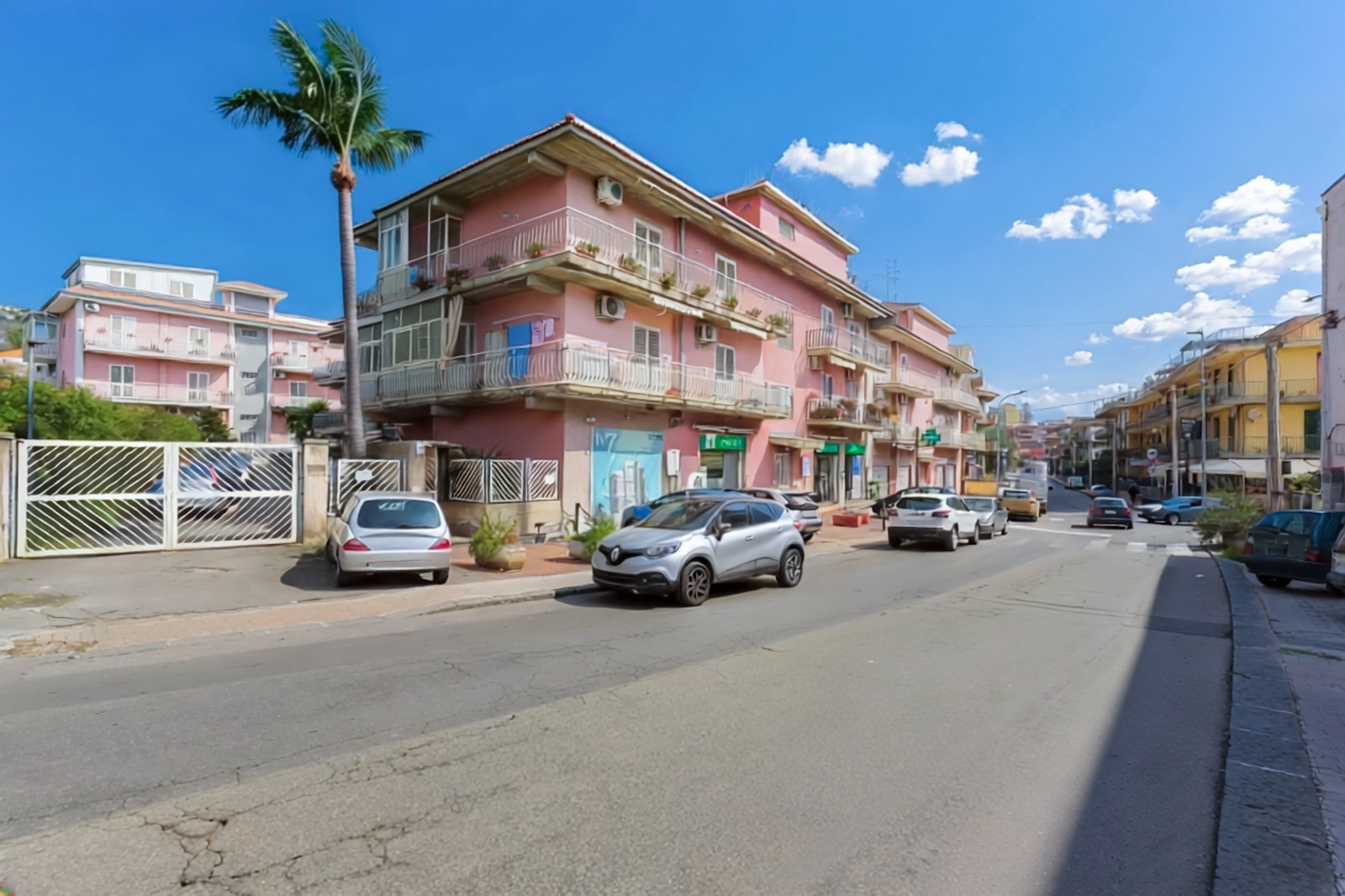 Trilocale vista mare in via iv novembre 135, Aci Catena