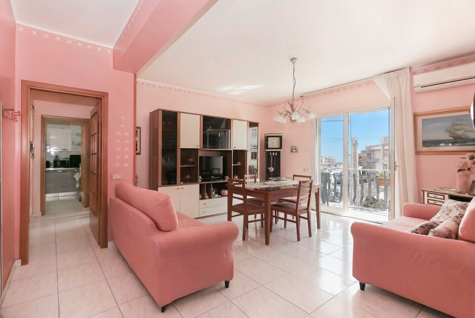 Trilocale vista mare in via iv novembre 135, Aci Catena