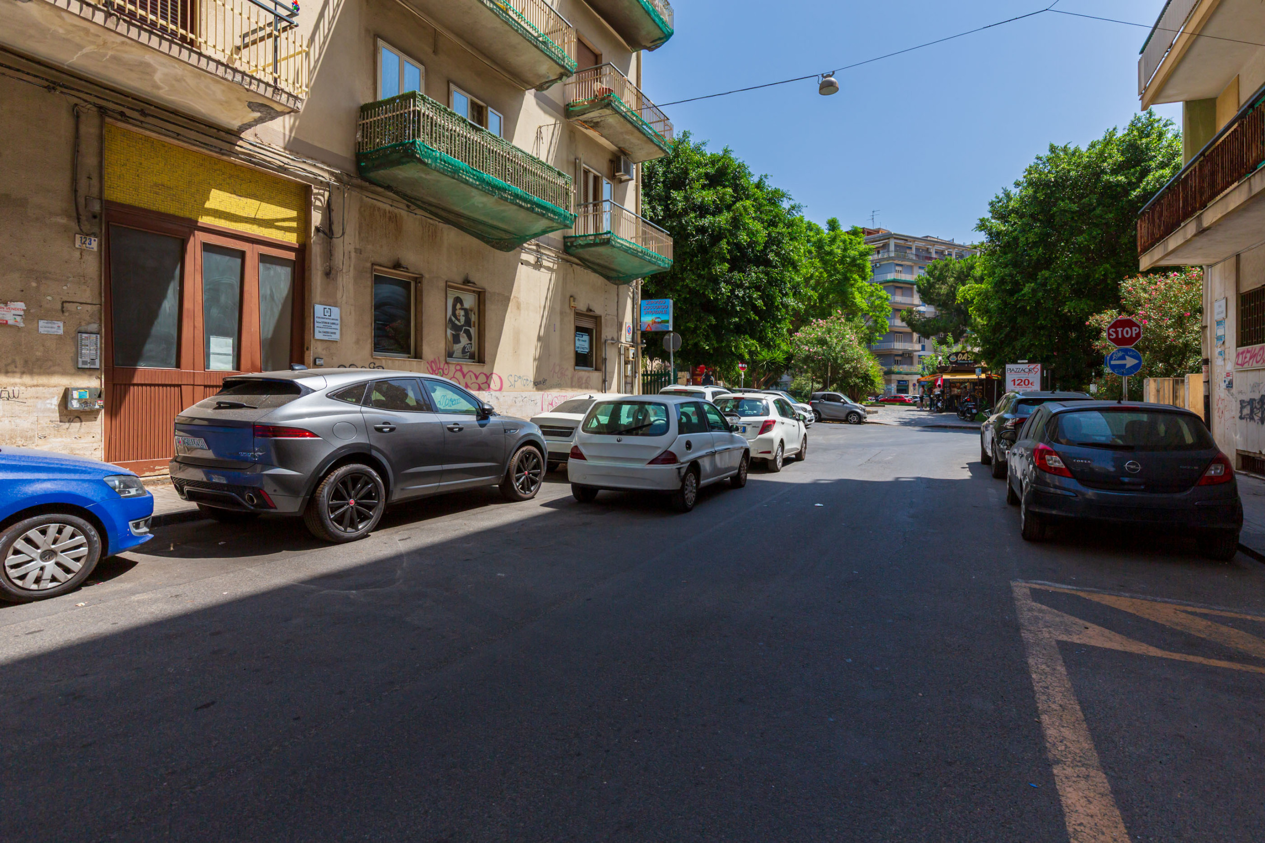 Locale commerciale da ristrutturare in via cagliari 123, Catania