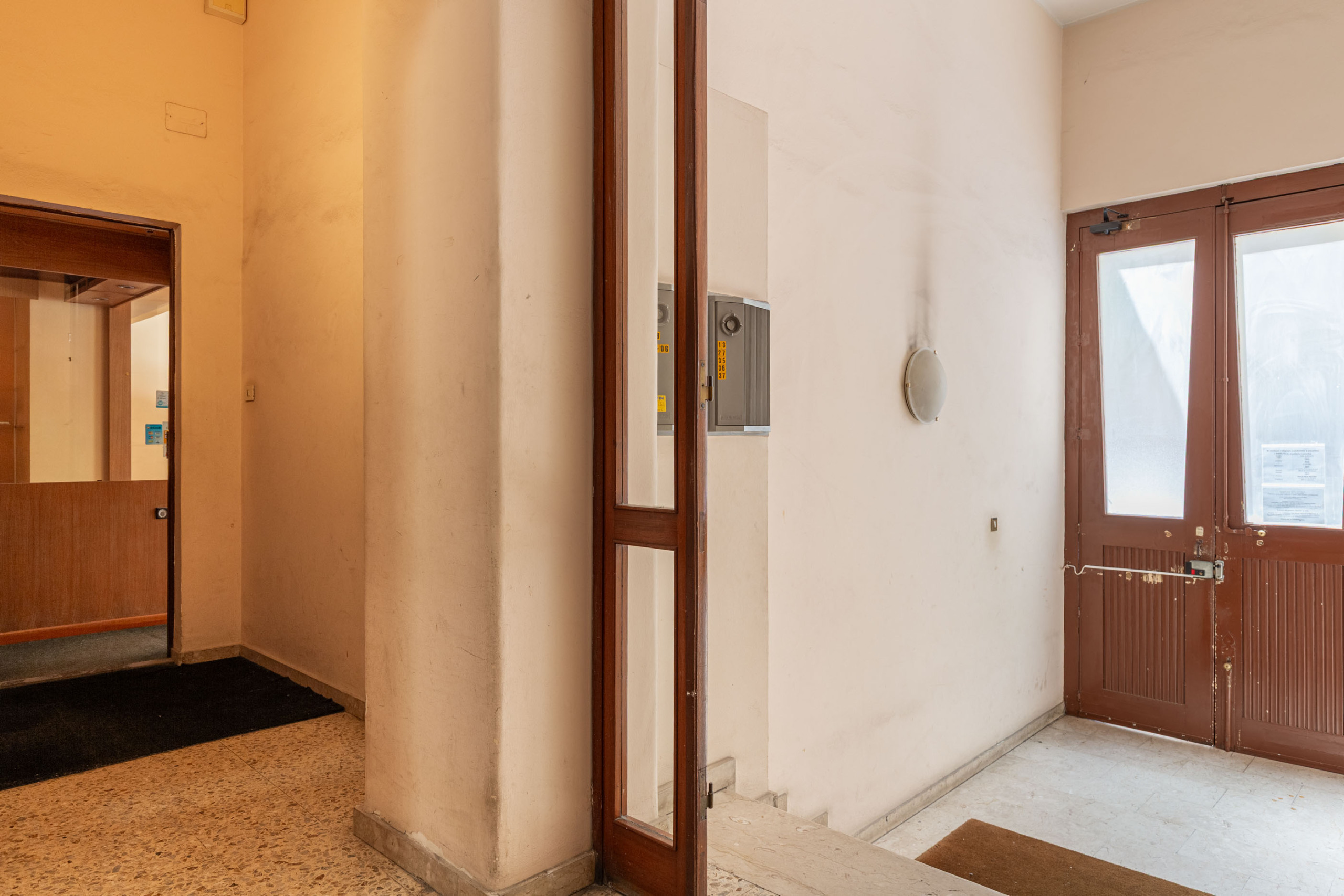 Locale commerciale da ristrutturare in via cagliari 123, Catania