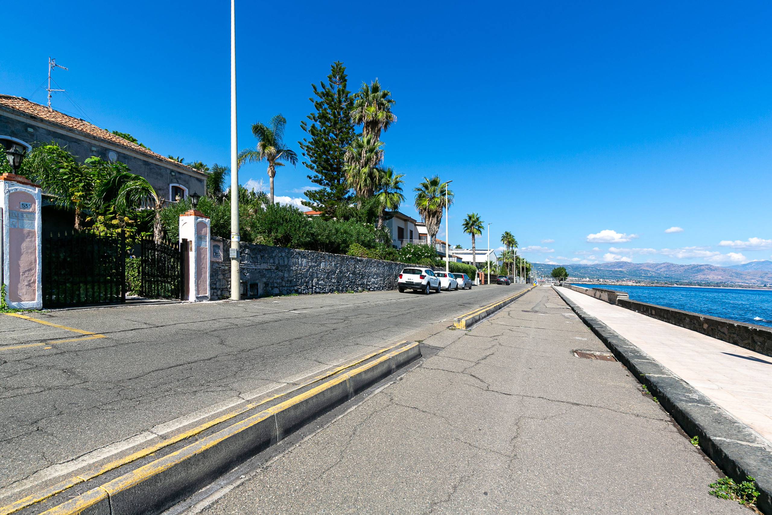 Villa da ristrutturare in lungomare edoardo pantano 53a, Riposto