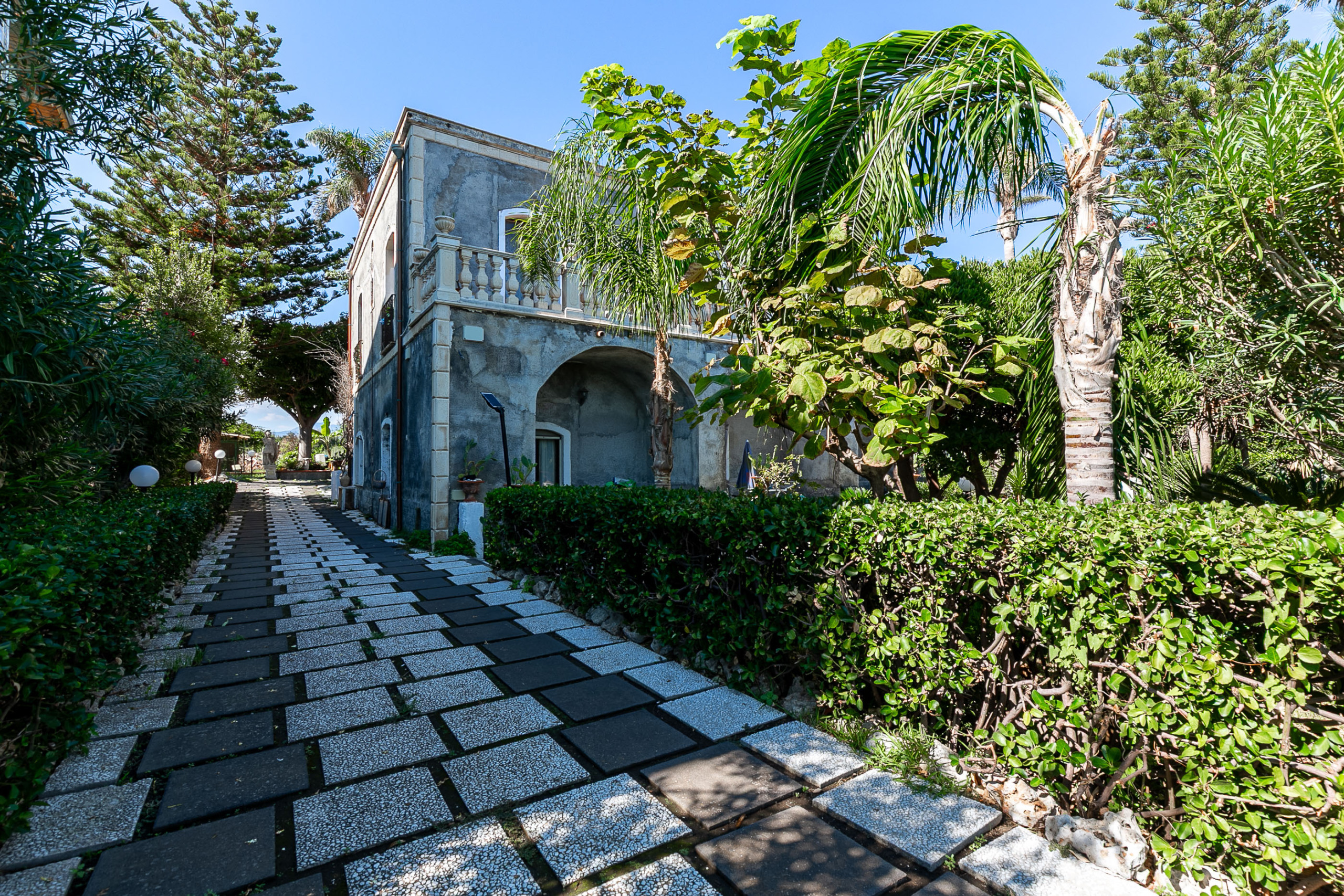 Villa da ristrutturare in lungomare edoardo pantano 53a, Riposto
