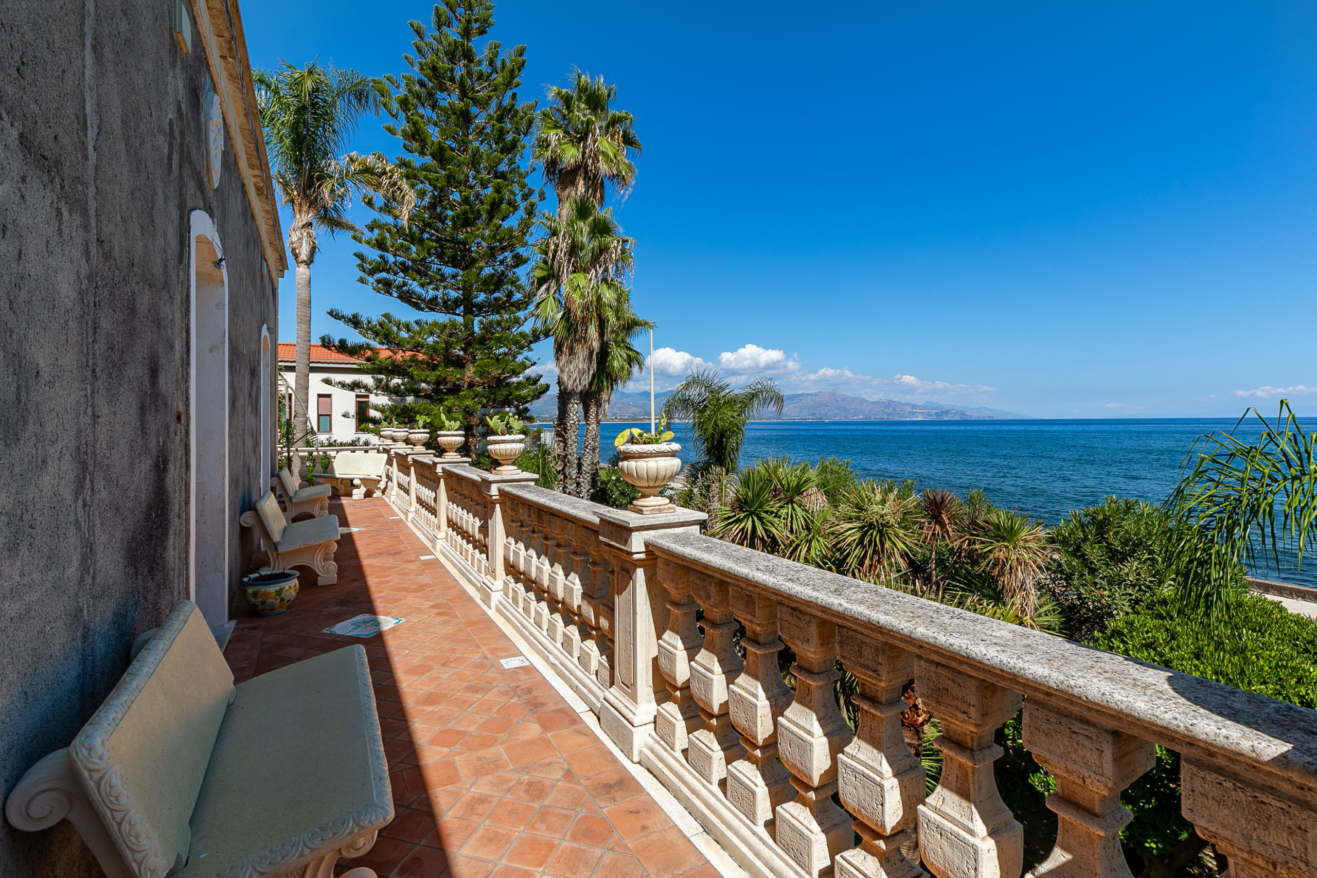 Villa da ristrutturare in lungomare edoardo pantano 53a, Riposto