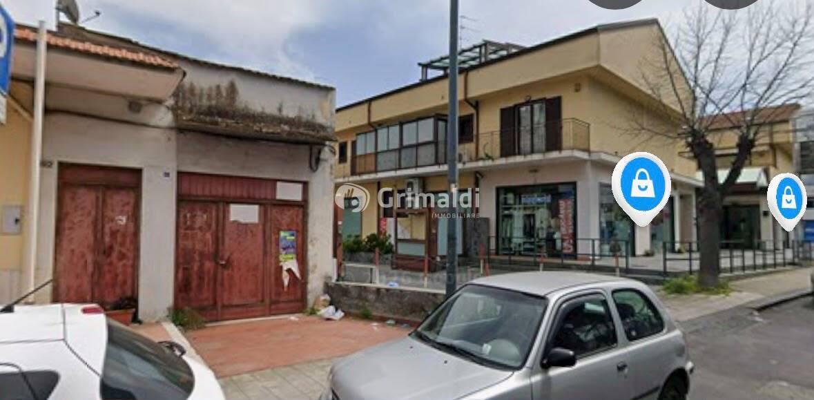 Magazzino da ristrutturare in viale della regione 190, San Giovanni la Punta