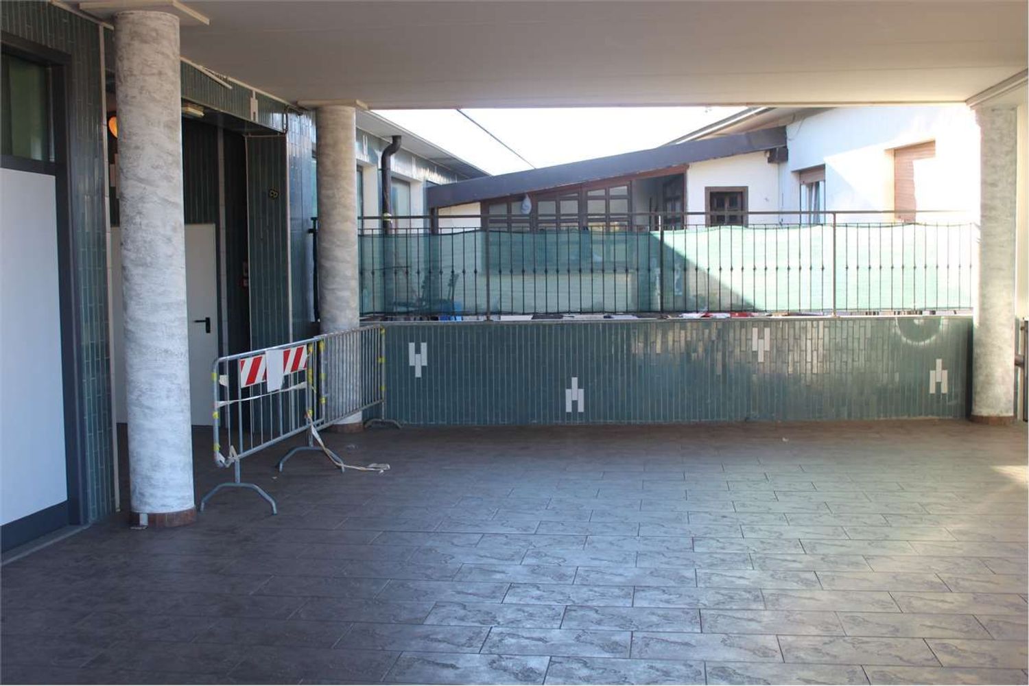 Locale commerciale in affitto a Fino Mornasco, Socco