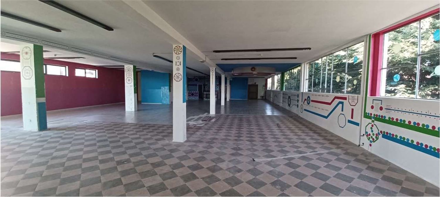 Locale commerciale in affitto a Fino Mornasco, Socco