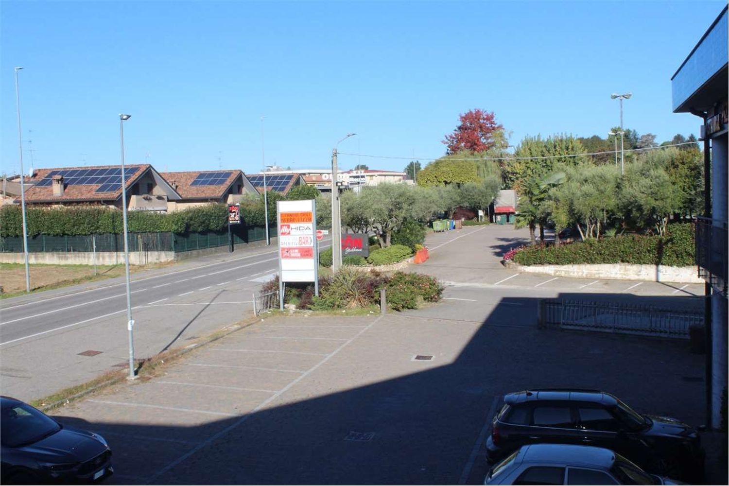 Locale commerciale in affitto a Fino Mornasco, Socco