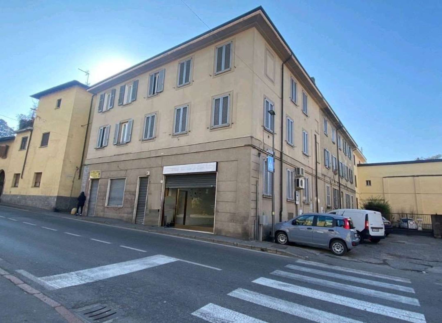 Locale commerciale in affitto a Fino Mornasco