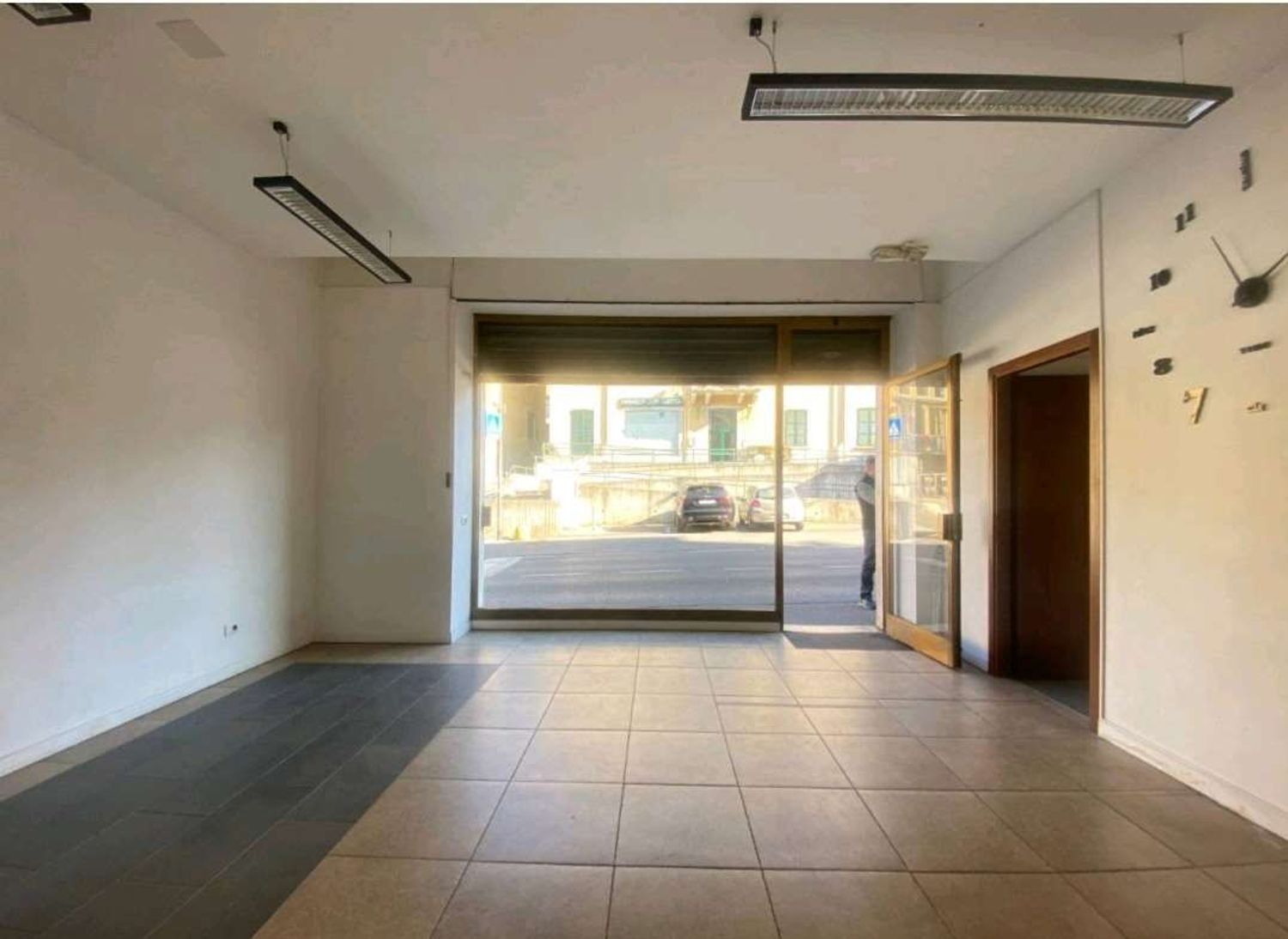 Locale commerciale in affitto a Fino Mornasco