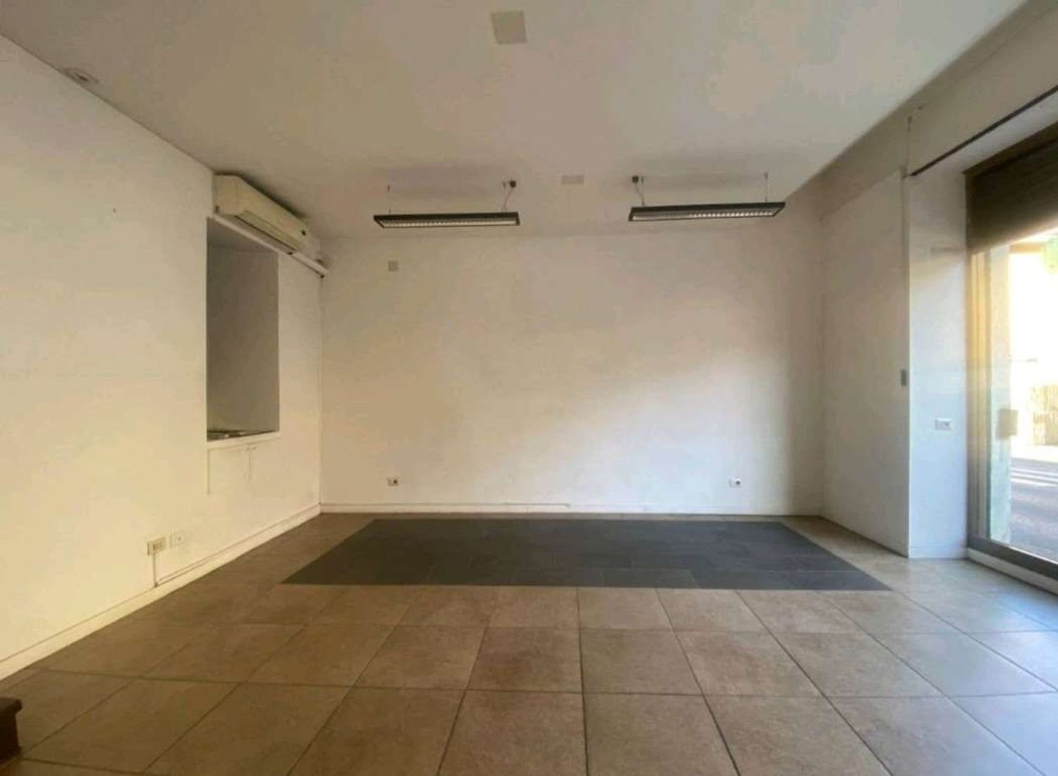 Locale commerciale in affitto a Fino Mornasco