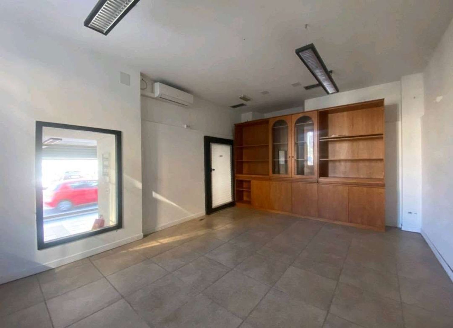 Locale commerciale in affitto a Fino Mornasco